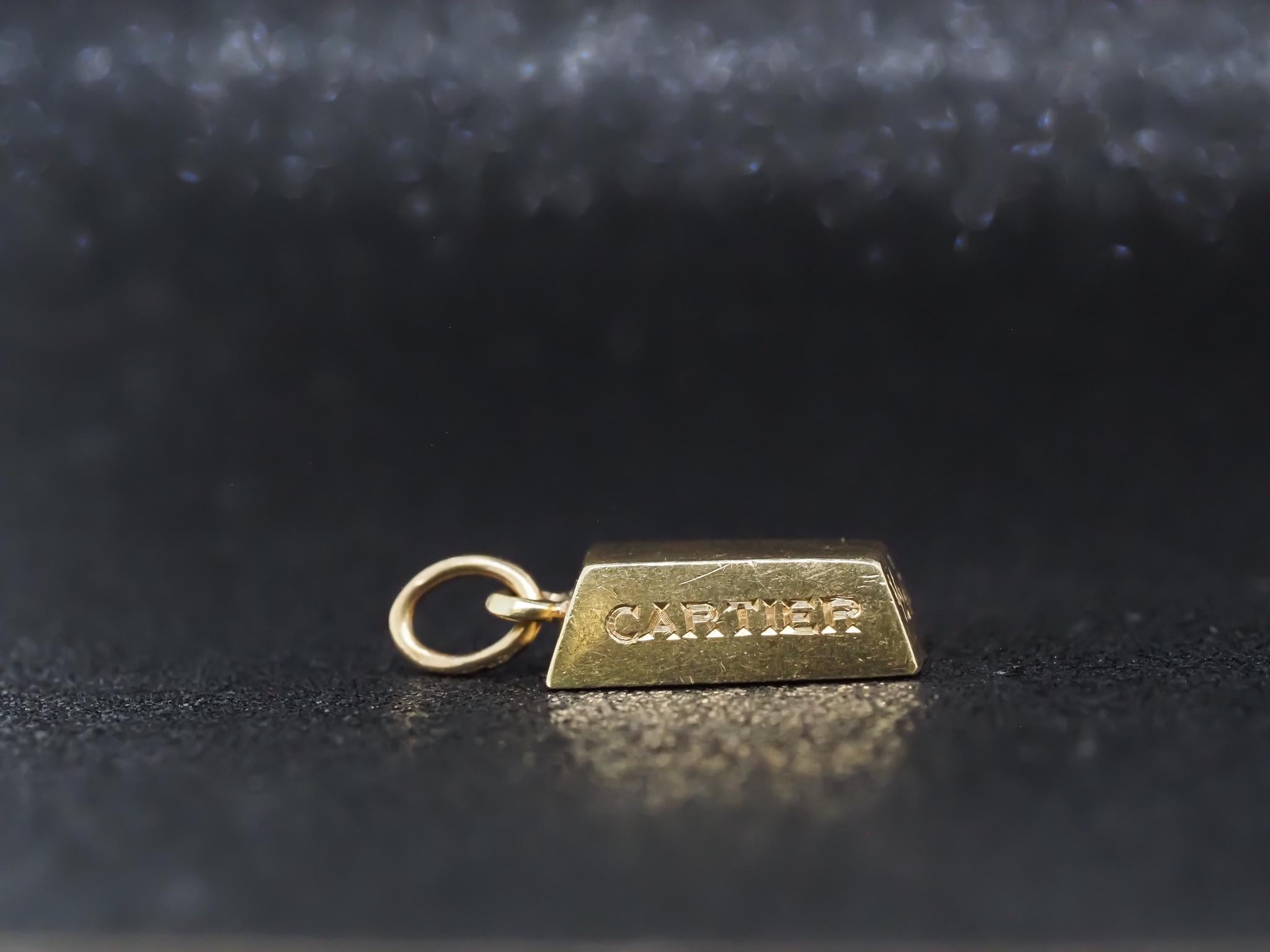 Estate 1970s Cartier 1/2 OZ Gold Ingot Bar Pendant 18K Gold - VHK#968


Item Details:
Year: 1970s
Metal Type: 18K Yellow Gold [Hallmarked, and Tested]
Weight: 15.4 grams

Maker: CARTIER (stamped on piece twice, along with 750 metal purity