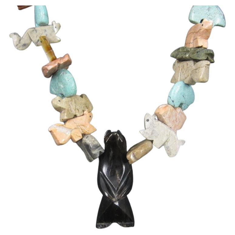Nachlass 1970er Jahre Zuni geschnitzte Fetisch-Bär-Halskette im Angebot