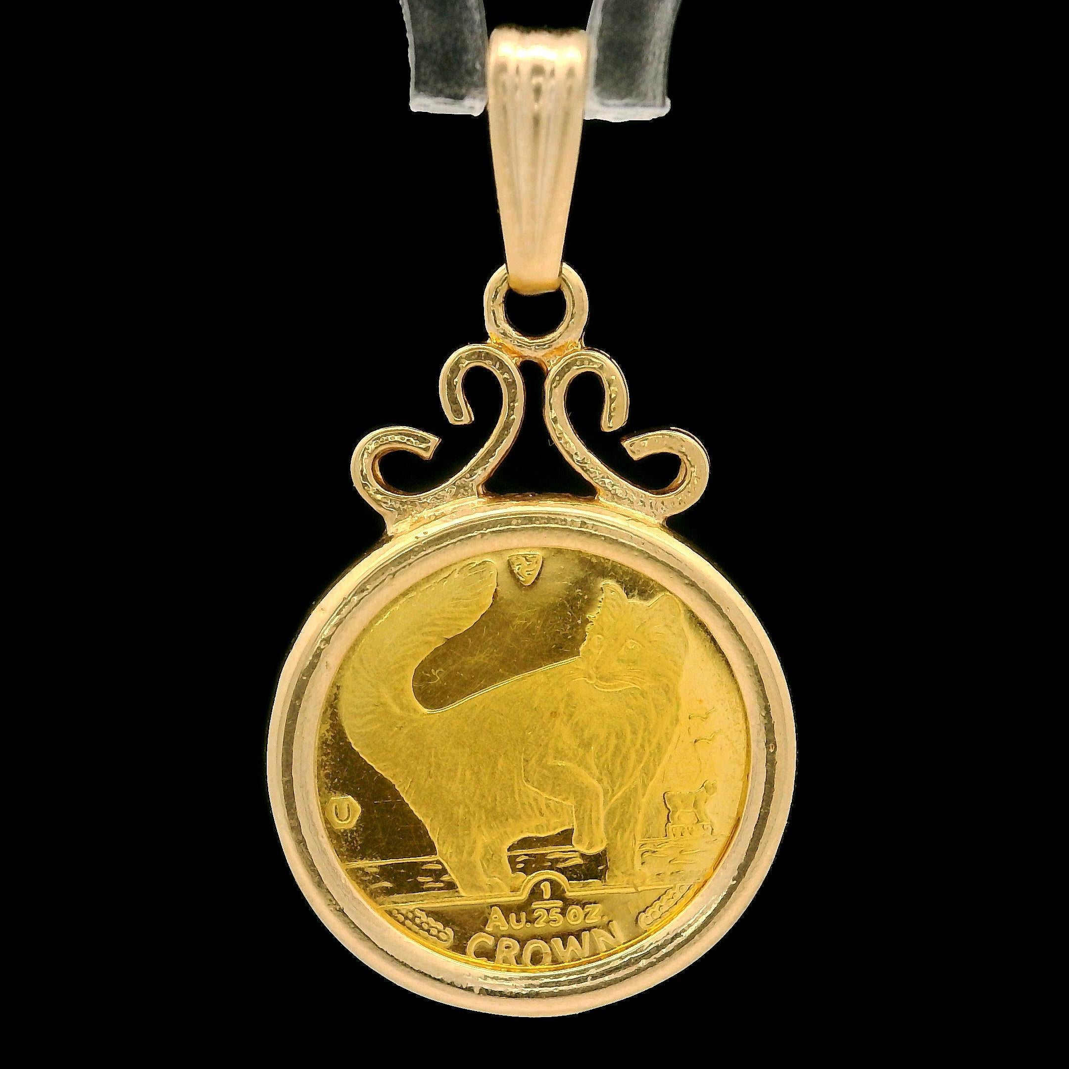 Nachlass 24k Gelbgold Norwegische Waldkatze Königin Elizabeth II. 1991 Münz-Anhänger im Zustand „Gut“ in Montclair, NJ