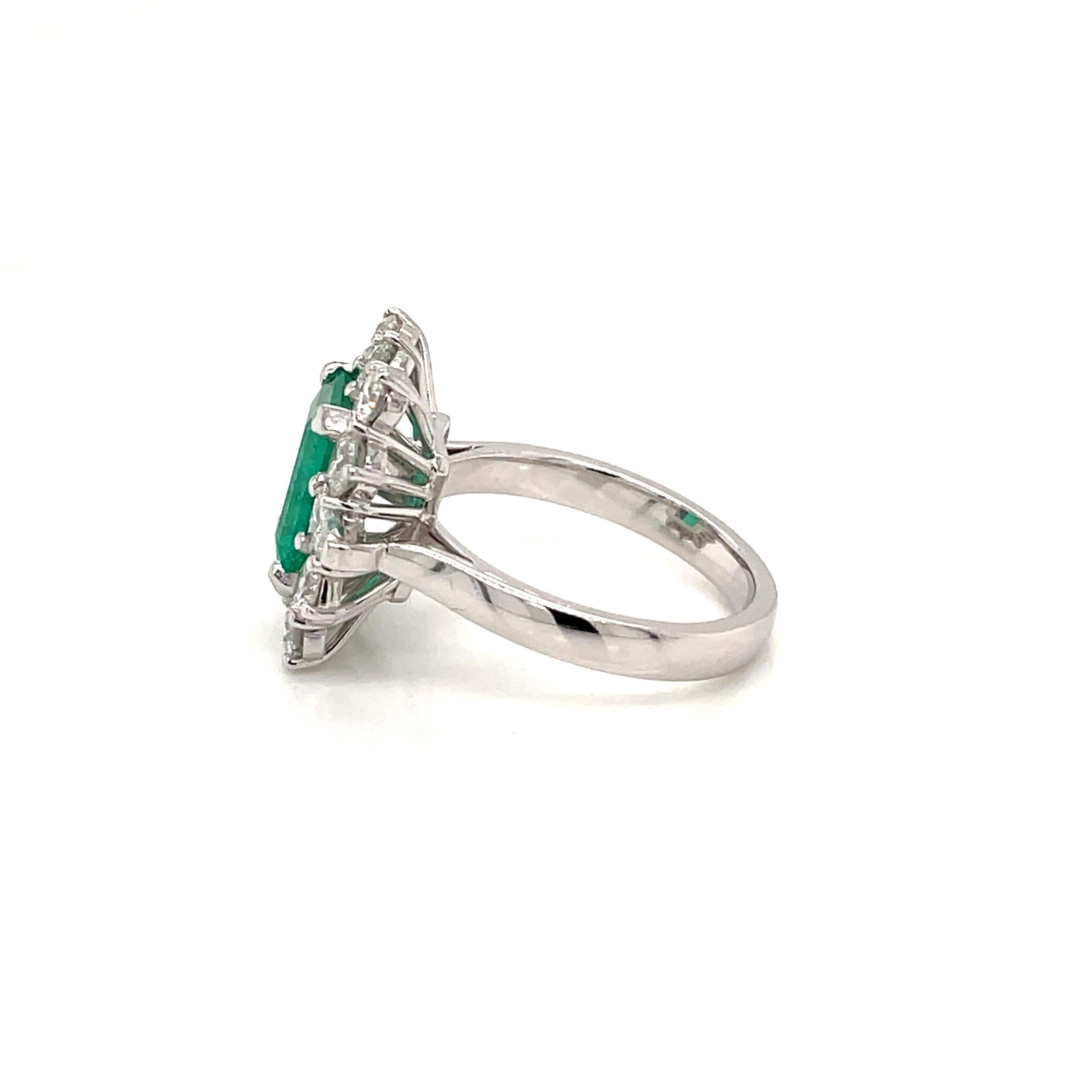 Estate 2.50 Carat Colombian Emerald Diamond Platinum Ring For Sale 4