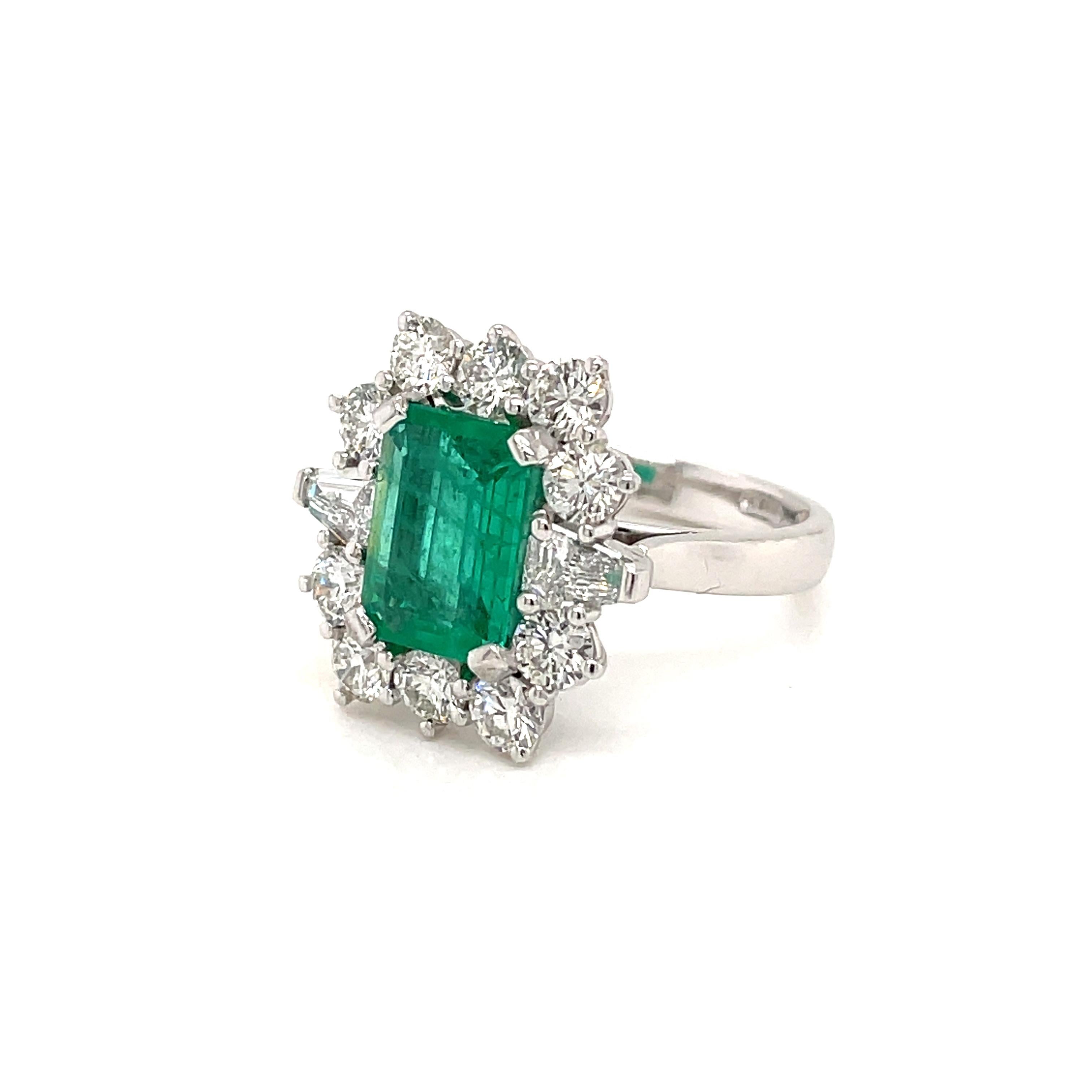 Emerald Cut Estate 2.50 Carat Colombian Emerald Diamond Platinum Ring For Sale