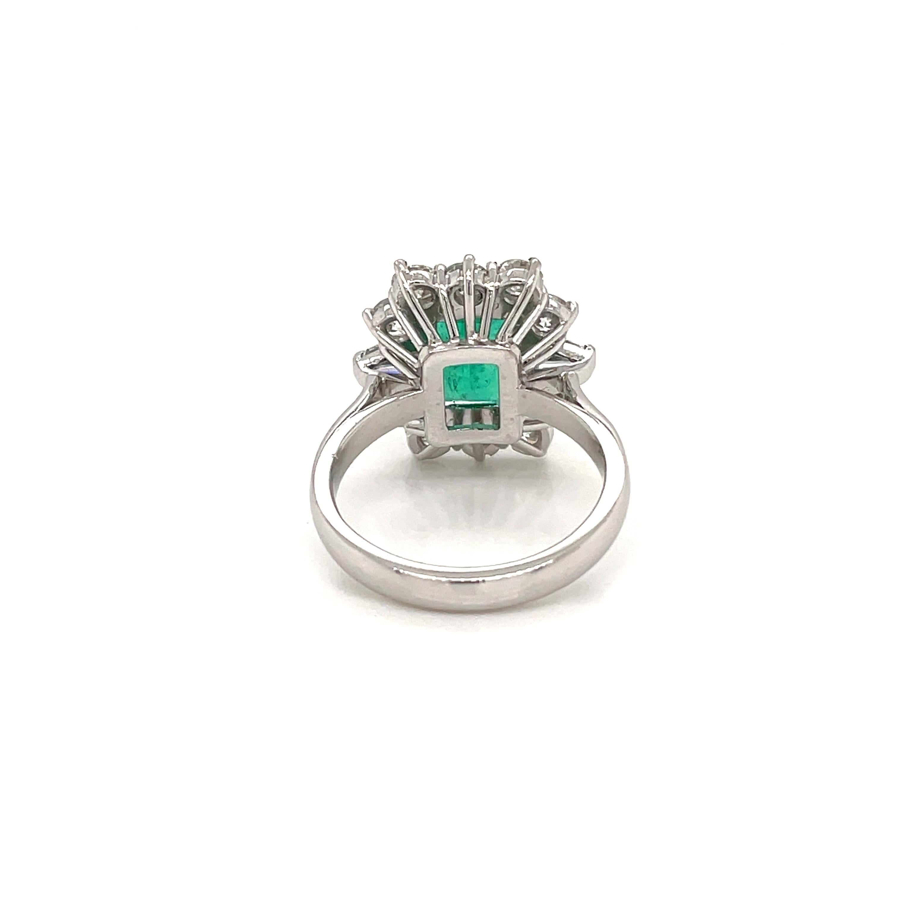 Estate 2.50 Carat Colombian Emerald Diamond Platinum Ring For Sale 3
