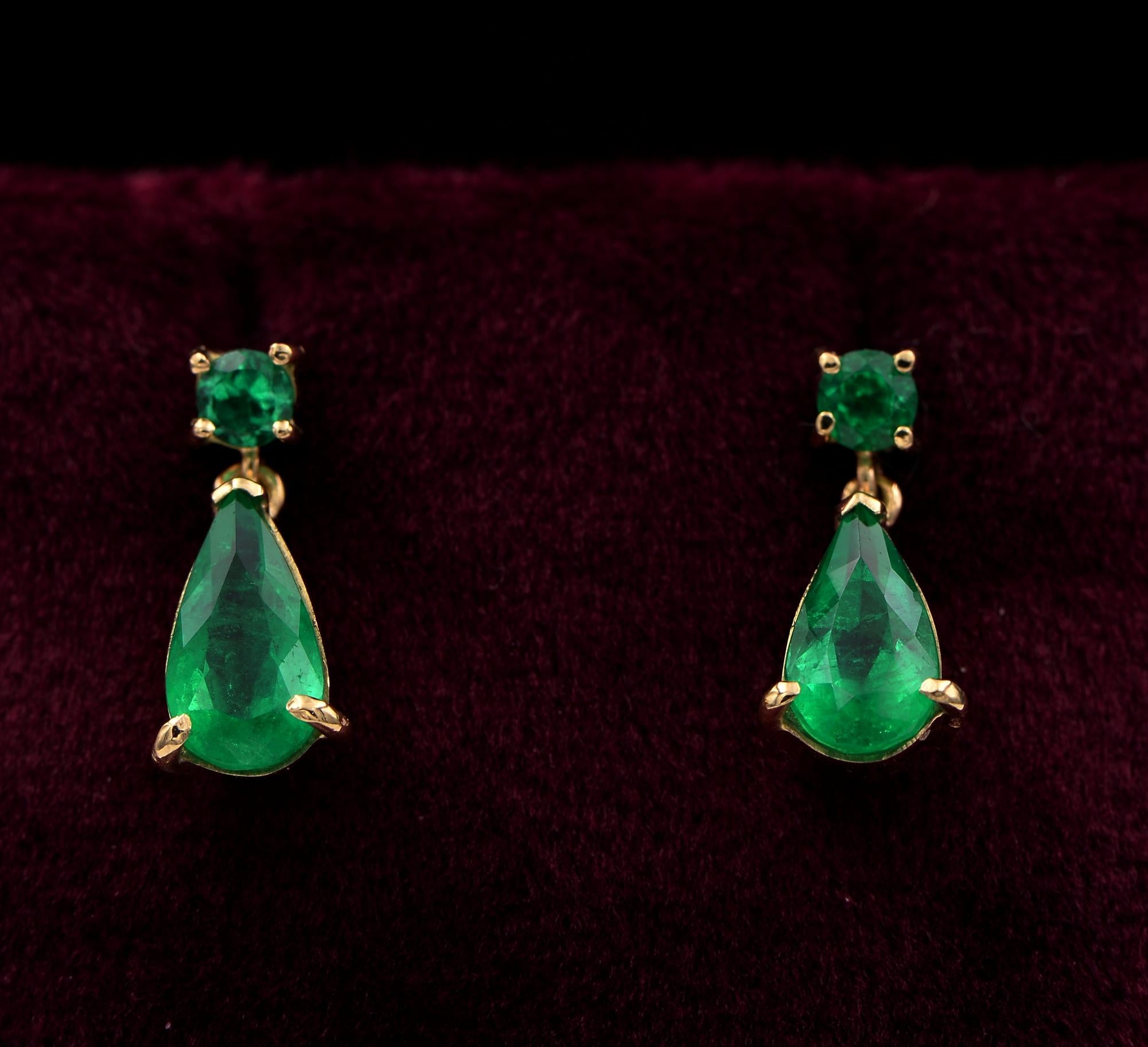 Emerald Sway
Absolutely gorgeous vintage pair of natural Emerald swing drops, enchanting simple yet effective style to wear form dawn to sunset, a powerful combination of pear and round cut creating a sensual dangling to the ears
Bright natural