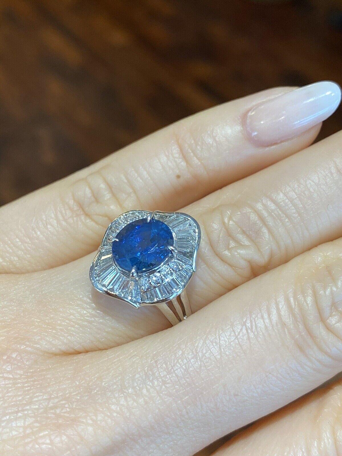 Anello con zaffiro ovale e diamante di 2,89 carati in platino In condizioni ottime in vendita a La Jolla, CA