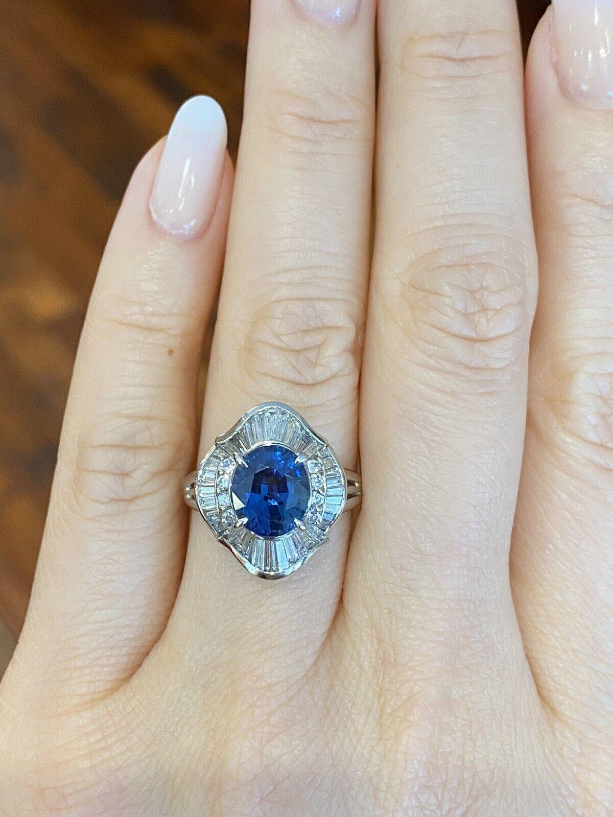 Donna Anello con zaffiro ovale e diamante di 2,89 carati in platino in vendita