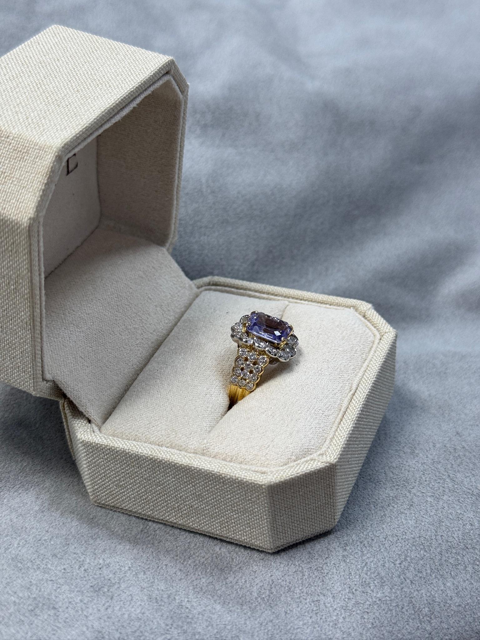 Estate 2.93ct Emerald Cut Violet Natural Sapphire Ring GIA No Heat In Excellent Condition For Sale In New York, NY