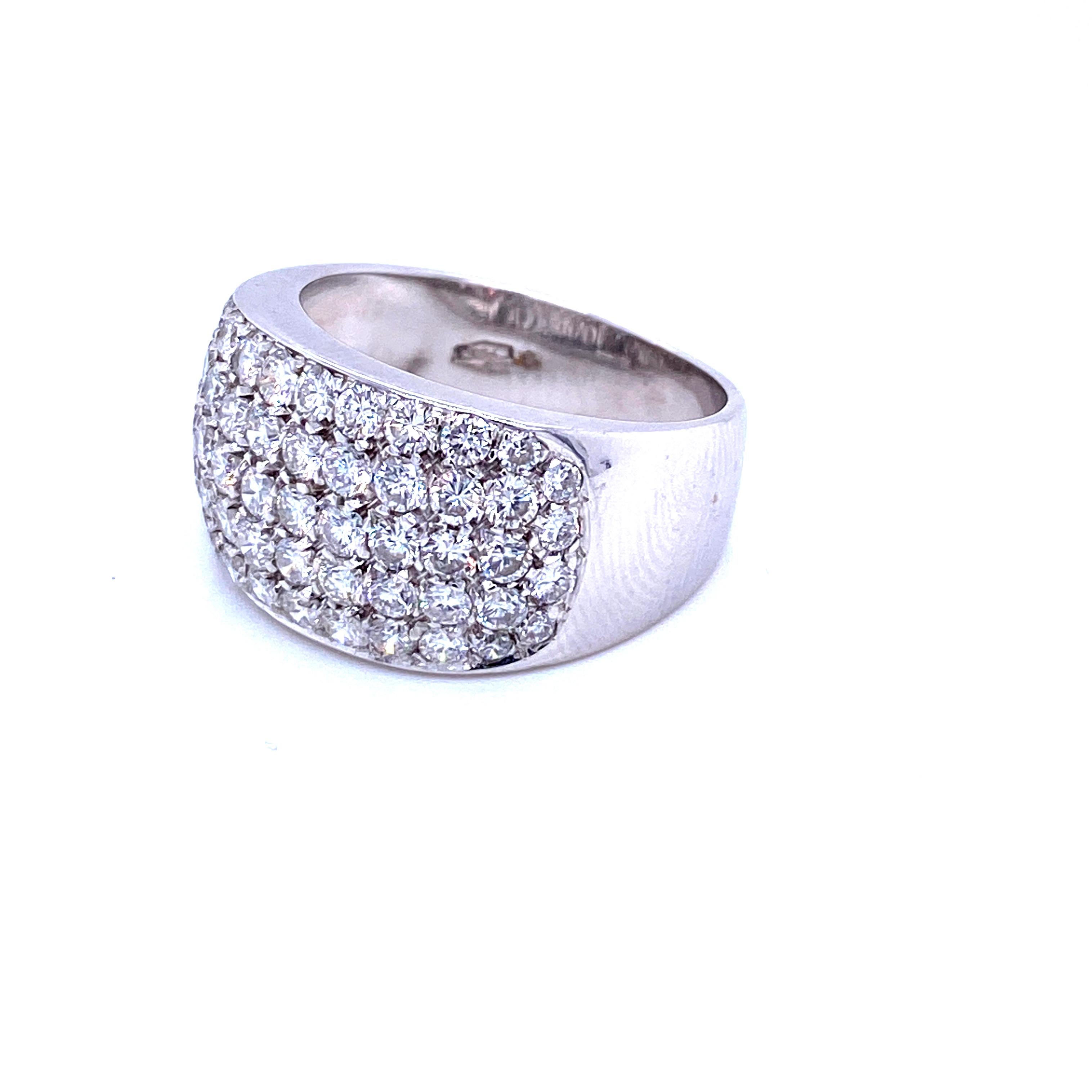 Nachlass 3 Karat Diamant Pavé Gold Band Ring (Rundschliff) im Angebot