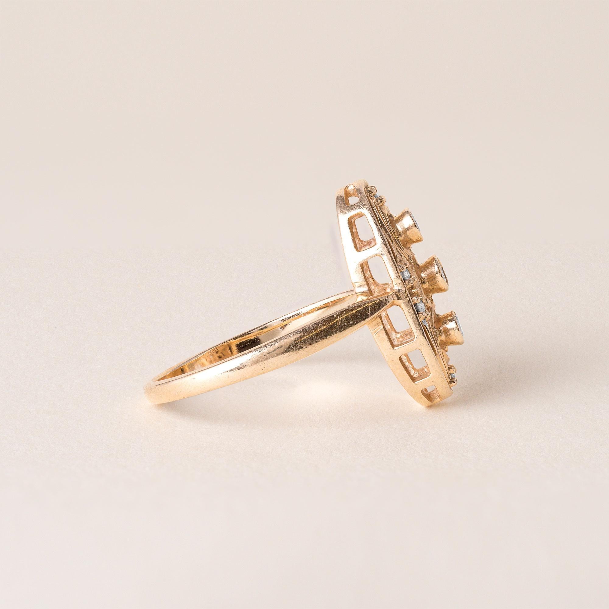 Estate 3 Stone Diamond Elongated Oval Filigree Ring 14K Yellow Gold In Good Condition For Sale In Los Angeles, CA