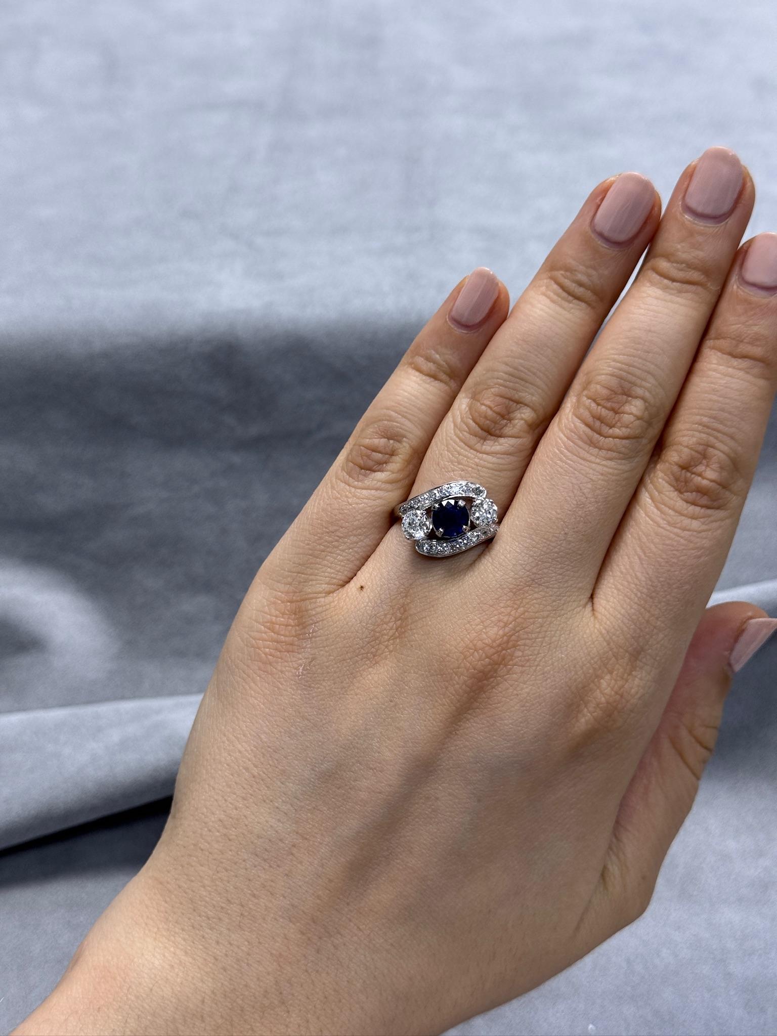 Nachlass 3-Stein Natürlicher Saphir & Diamant (G-H/SI) Ring Platin Größe 9,25 (Ungeschliffen) im Angebot