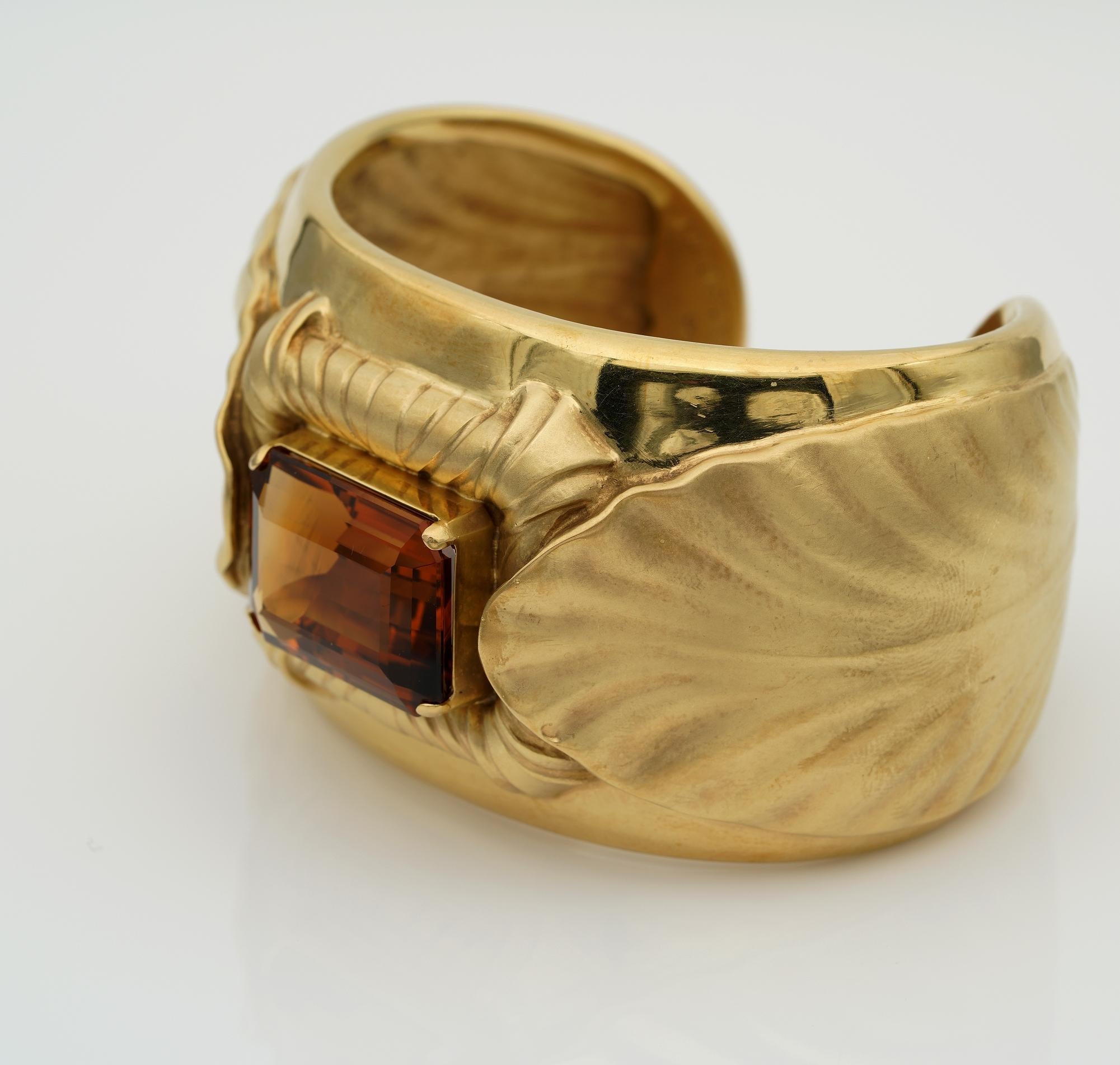 Estate 31.00 Ct Madeira Citrine Bangle 18 KT Signed Forzani In Good Condition For Sale In Napoli, IT