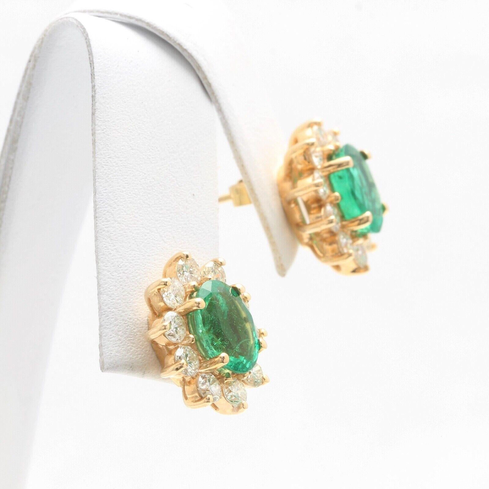 ESTATE 3.30 Carats Natural Emerald and Diamond 14K Solid Yellow Gold Earrings

Amazing looking piece! 

Suggested Replacement Value Approx. $7,000.00

Total Natural Round Cut White Diamonds Weight: Approx. 1.30 Carats (color J-K / Clarity