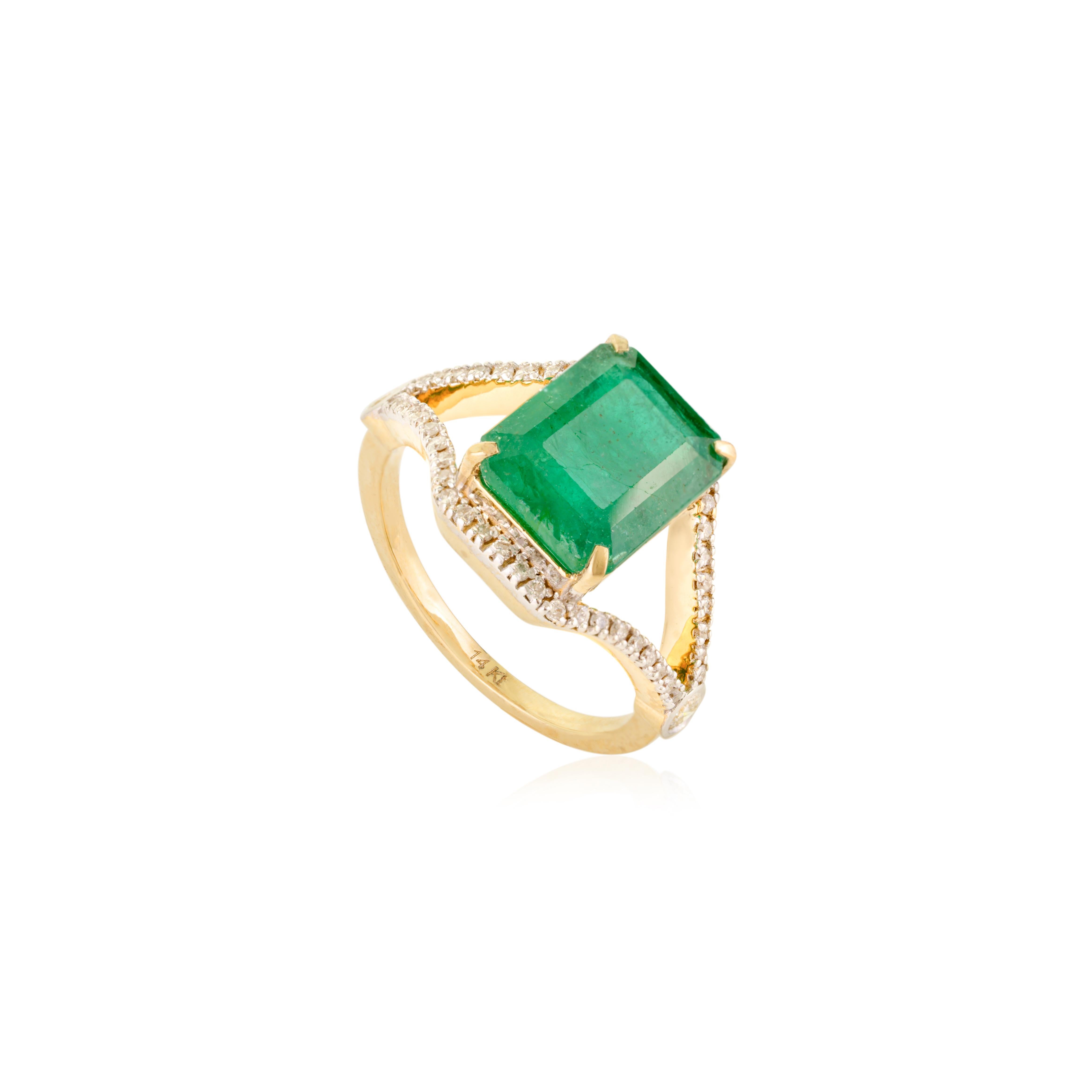 En venta: Estate 3.36 Ct. Emerald & Diamond Statement Cocktail Ring in 14k Yellow Gold  3