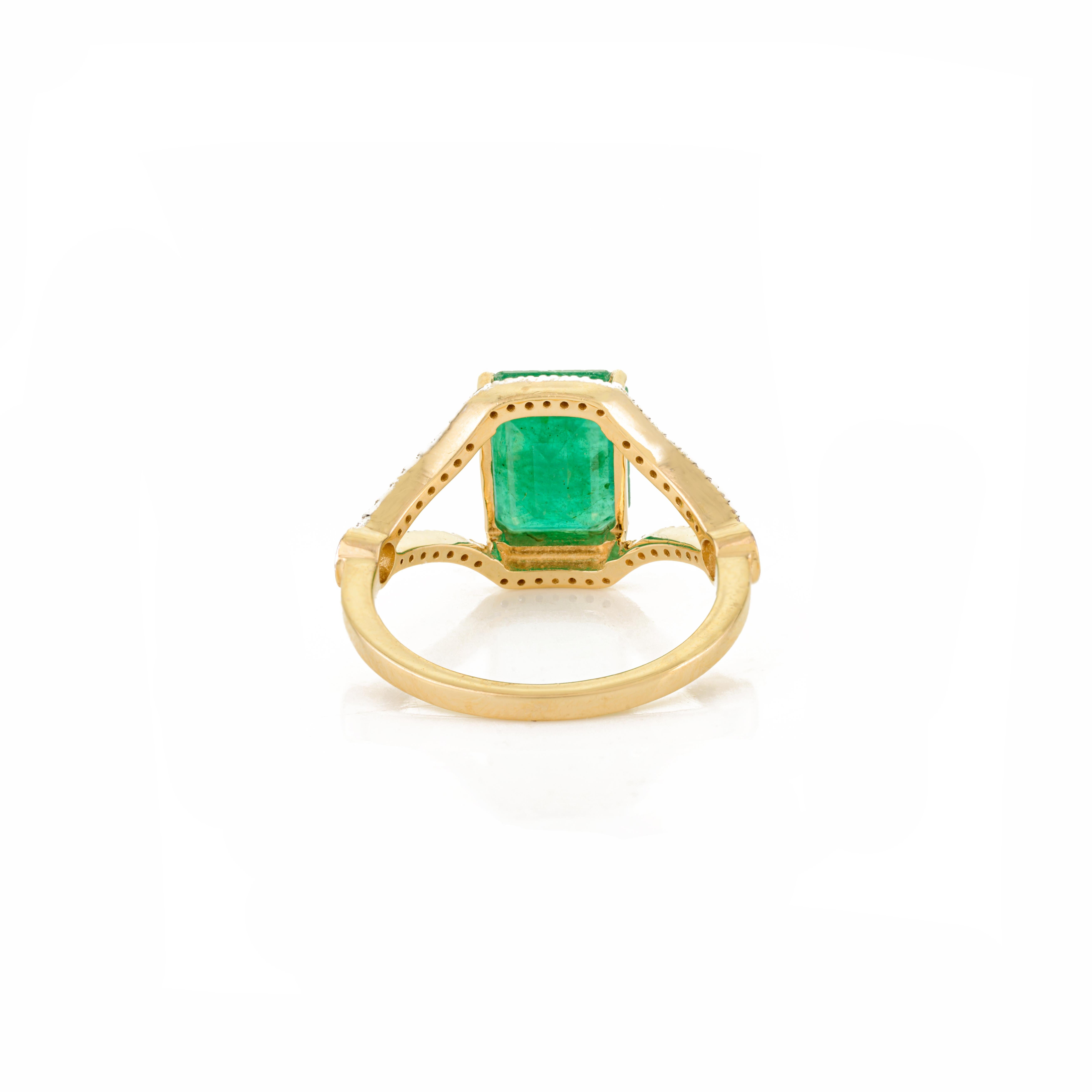 En venta: Estate 3.36 Ct. Emerald & Diamond Statement Cocktail Ring in 14k Yellow Gold  7