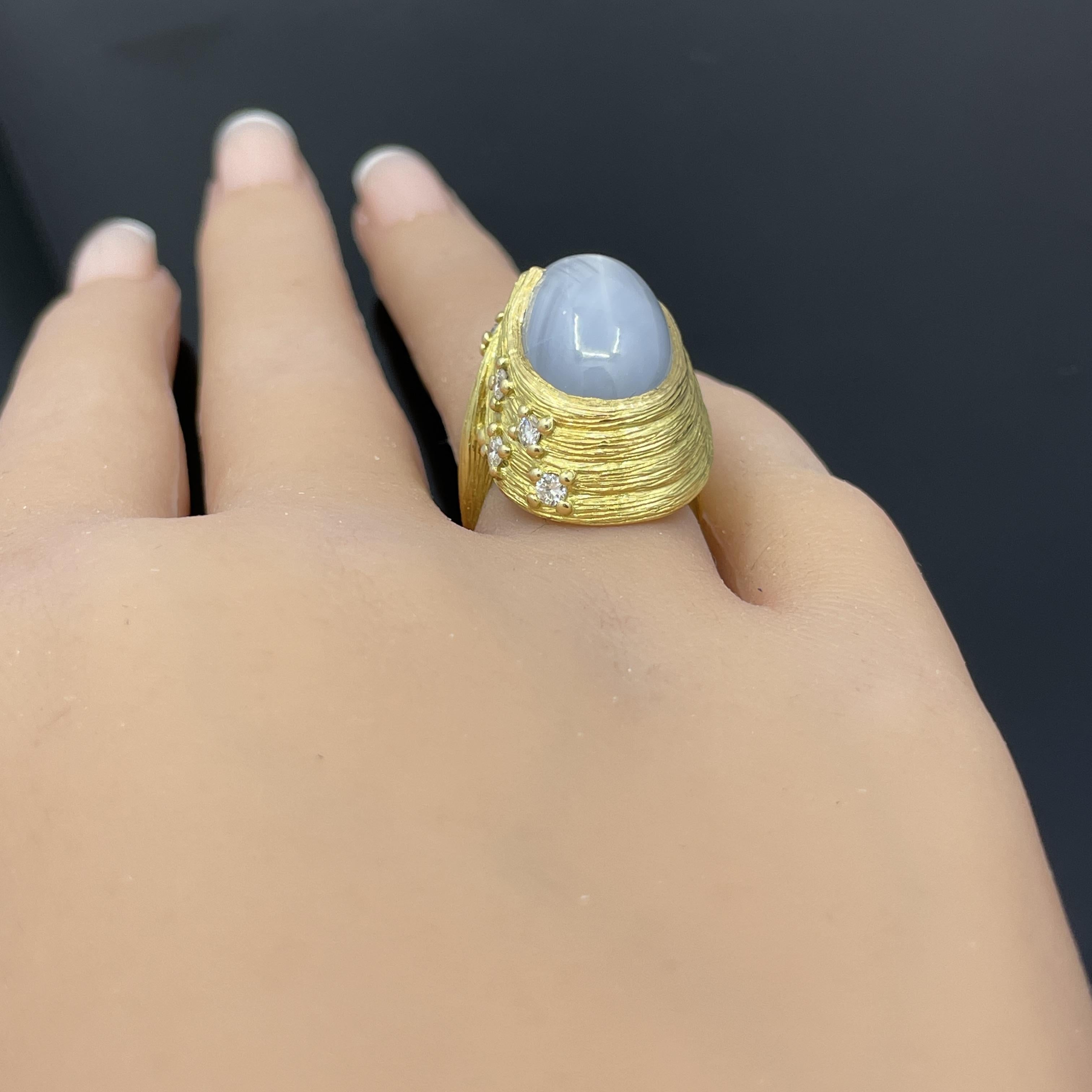 Anillo de cóctel de zafiro estrella de 34,27 ct en oro amarillo de 18k 6