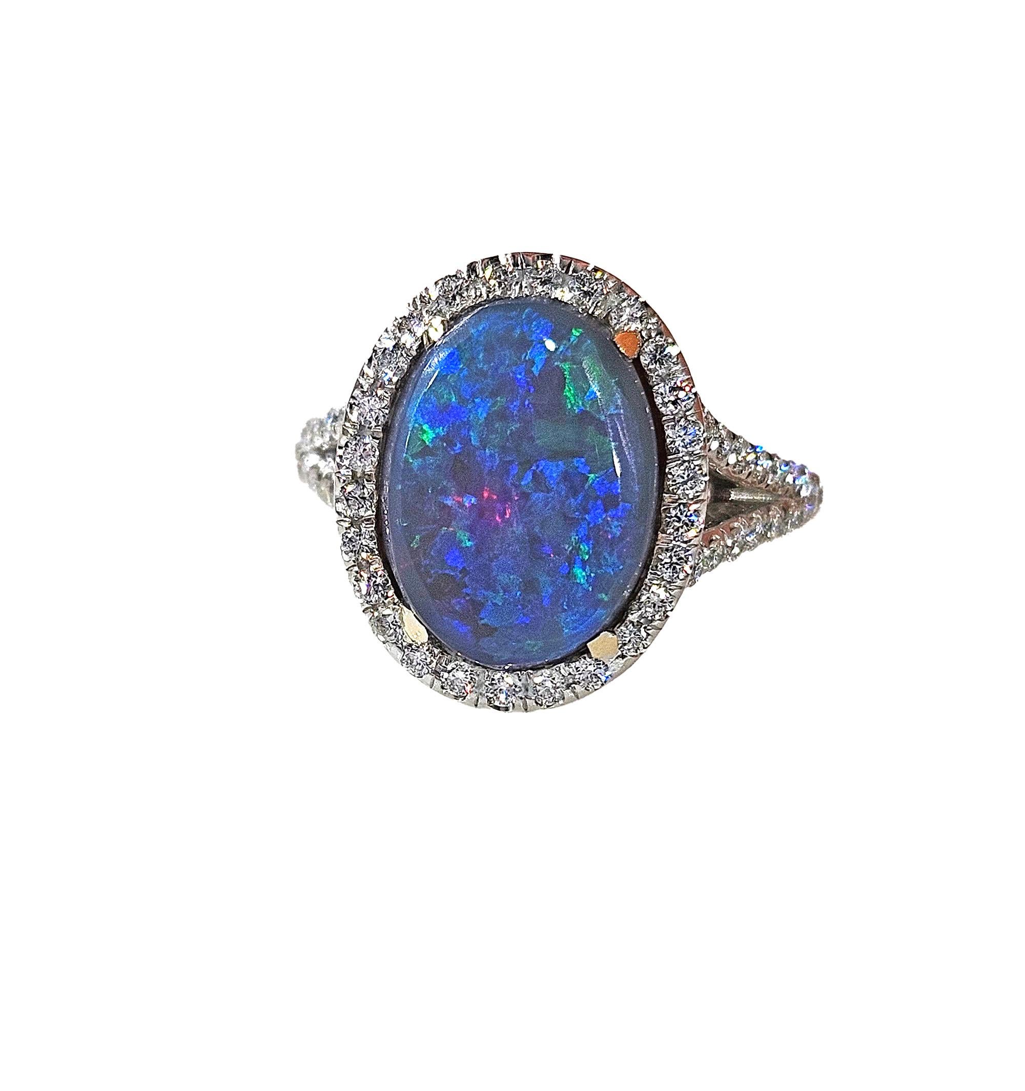 Estate 3.49ctw Australian Lighting Ridge Black Opal And Diamond 18K Gold Ring In Good Condition For Sale In New York, NY