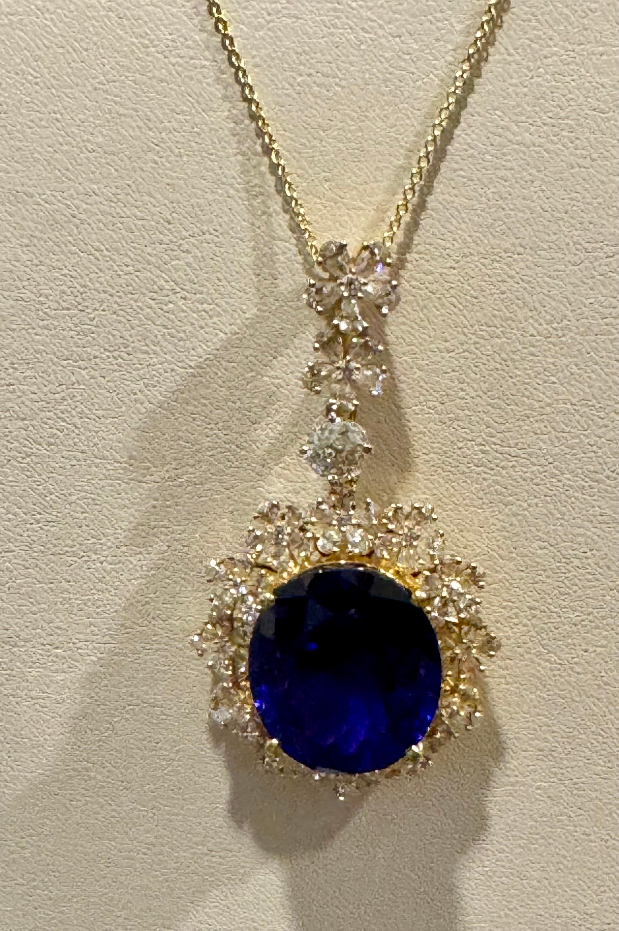 Estate 39.06 Ct Tanzanite Necklace & 1.35ct Solitaire Diamond, TDW 7Ct, 18K Gold In Excellent Condition For Sale In New York, NY