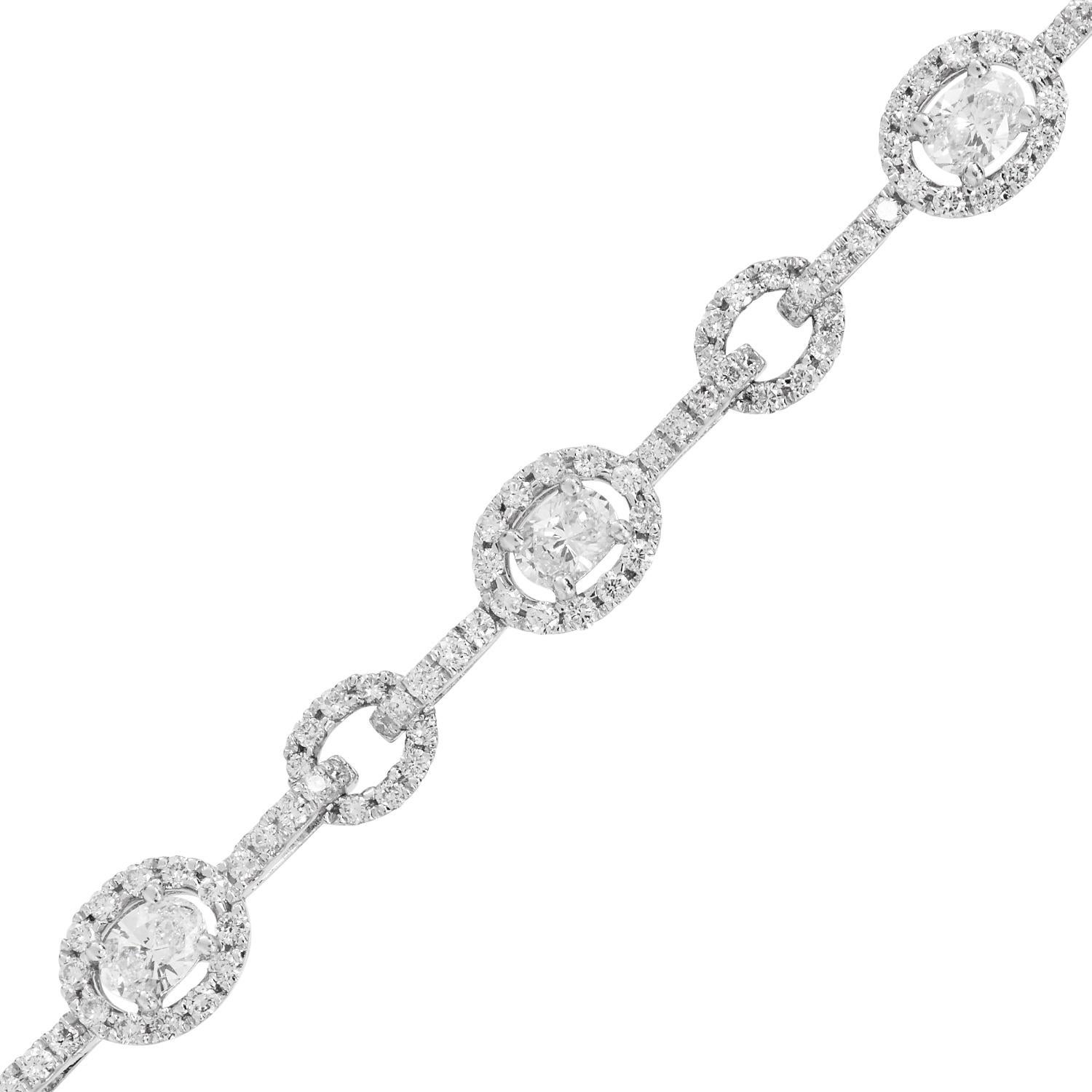 Taille ovale Bracelet à maillons en or 18 carats avec halo ovale de diamants de 4,00 carats en vente