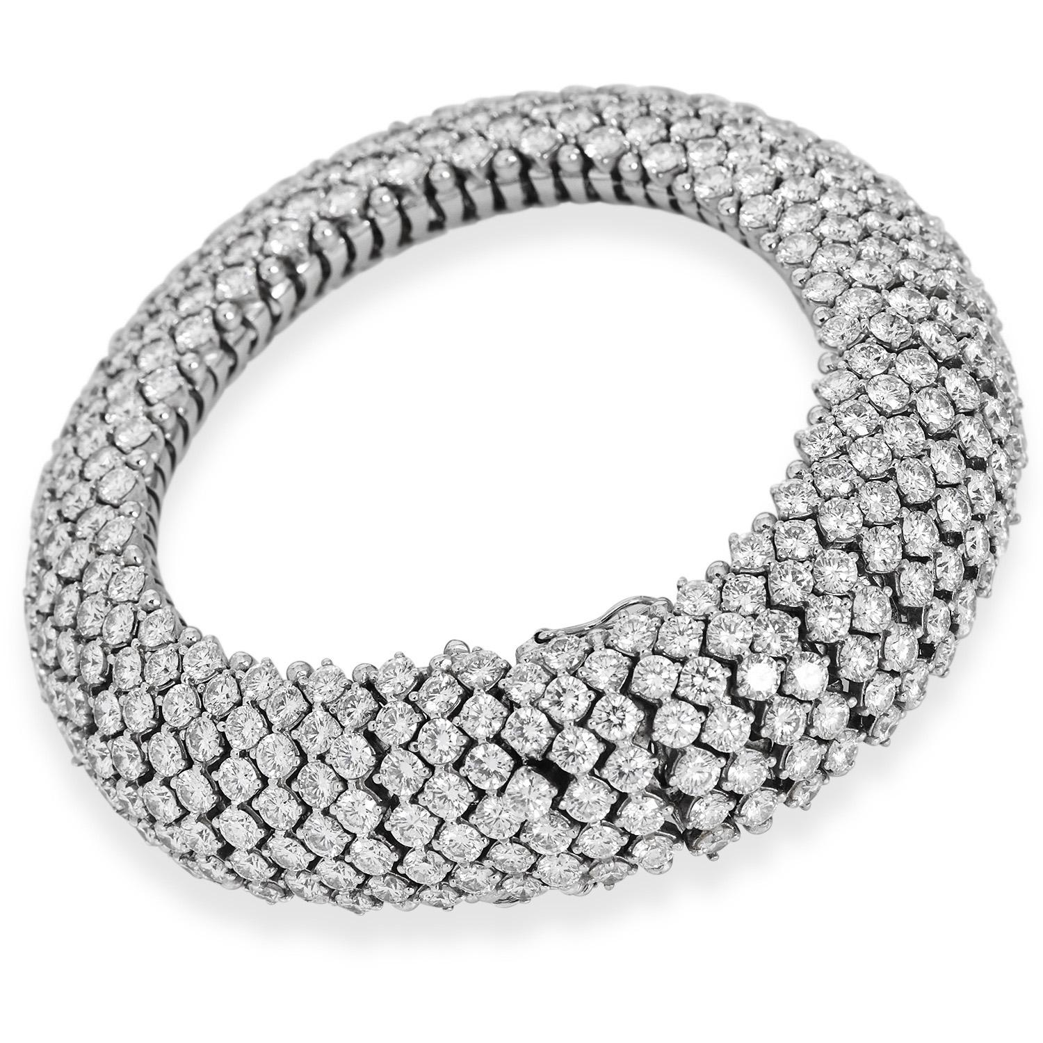 De las mujeres Propiedad  40,00 quilates Pulsera ancha de tenis en platino con diamantes en venta