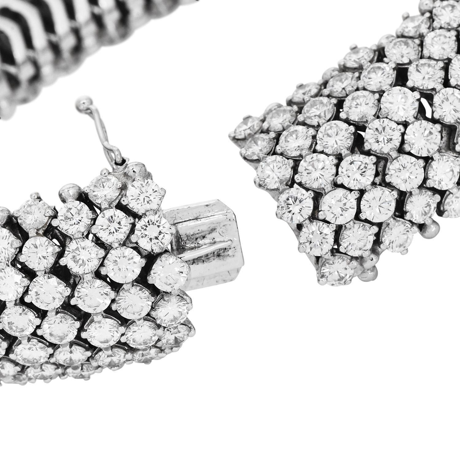 Propiedad  40,00 quilates Pulsera ancha de tenis en platino con diamantes en venta 1
