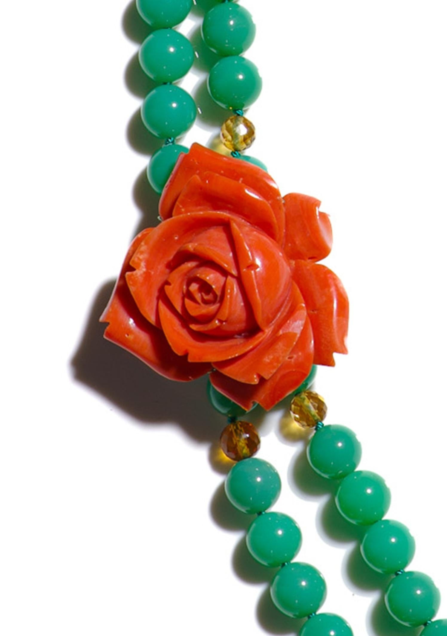 Una regale collana artigianale a strati con le più belle crisoprasidi verde mela e citrini scintillanti, delicatamente infilati insieme con una grande chiusura fatta a mano in oro massiccio 18 carati, che crea un look elegante. 

I fili di