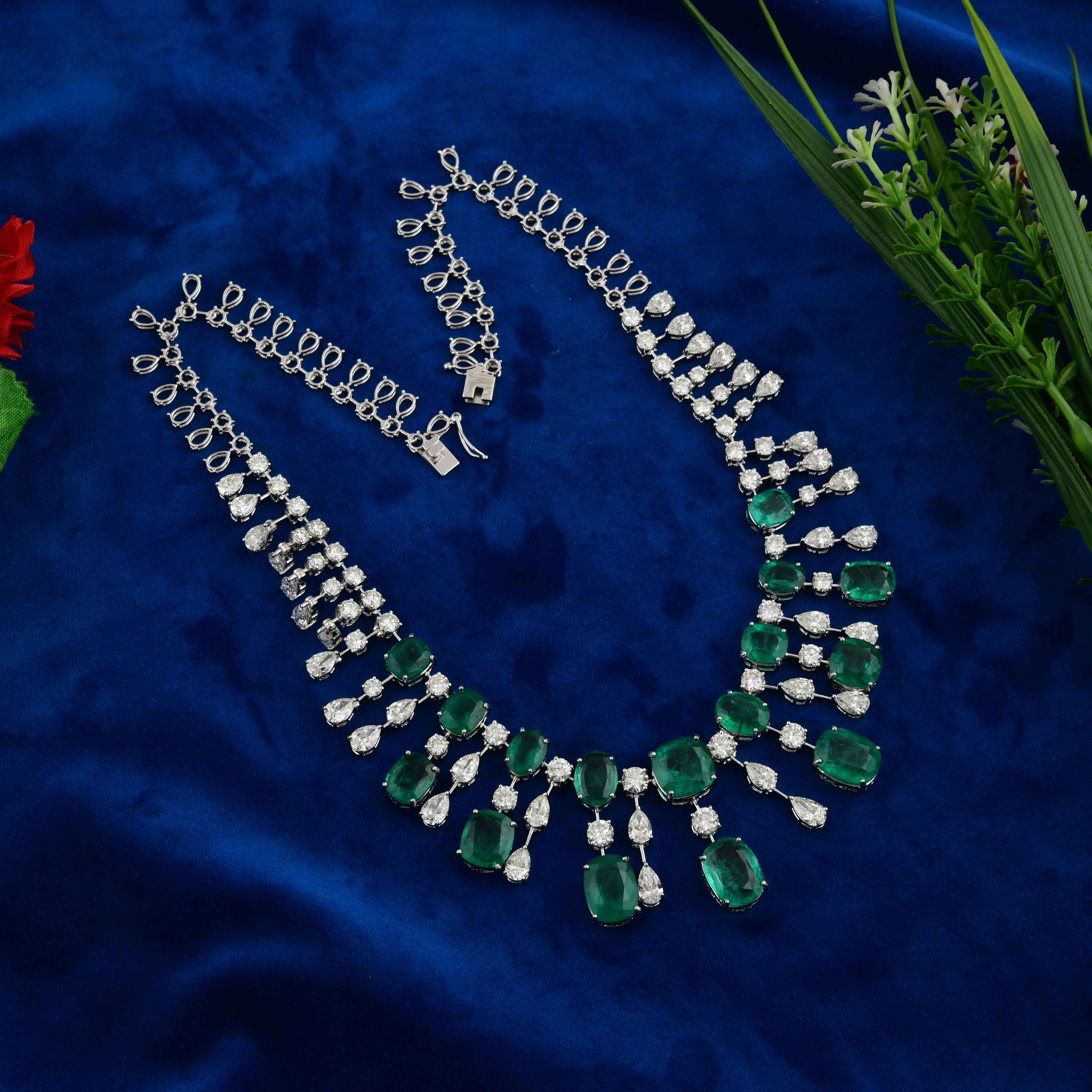Nachlass 46,44 CTW sambischer Smaragd 23,96 CTW Diamant-Halskette 18k Weißgold (Gemischter Schliff) im Angebot