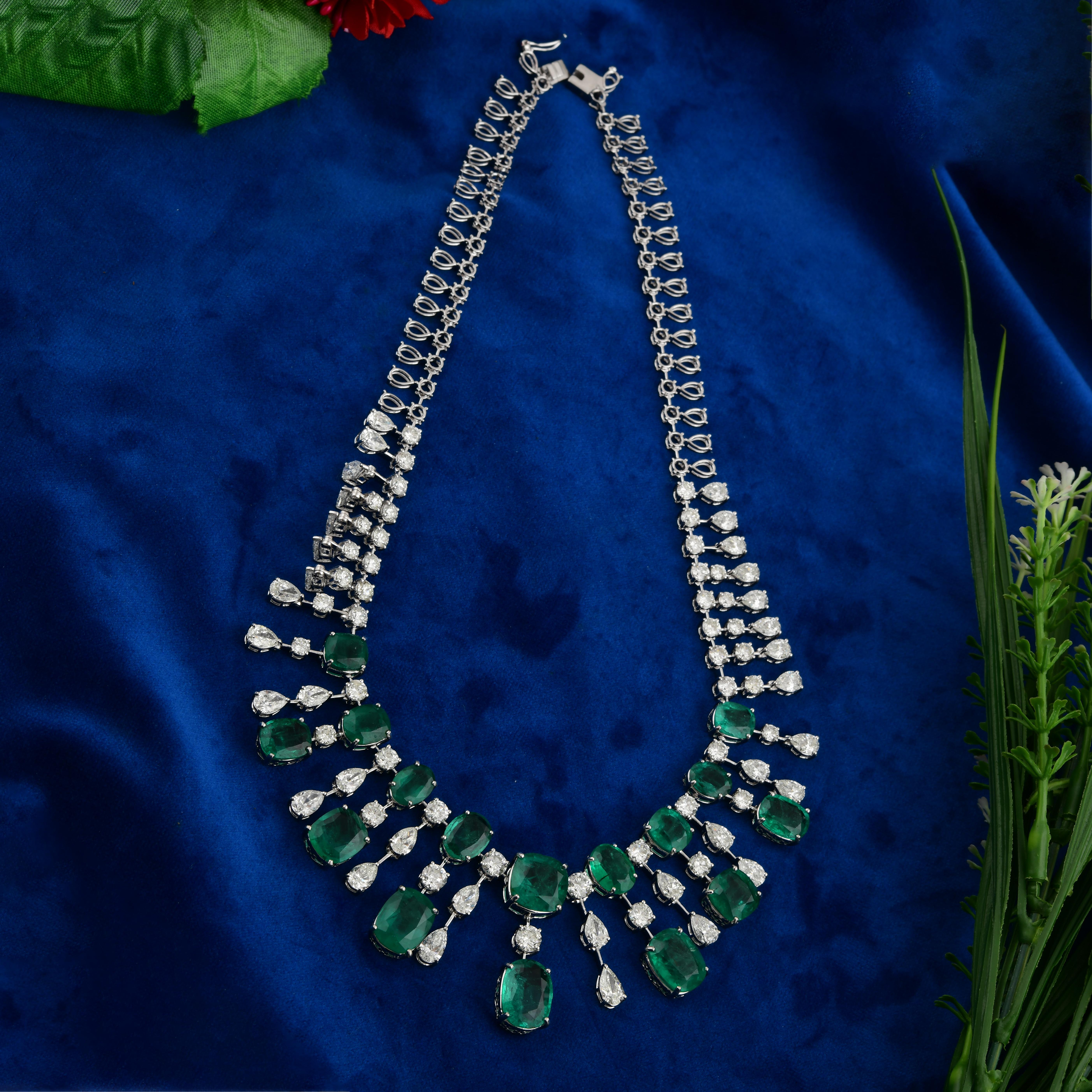 Nachlass 46,44 CTW sambischer Smaragd 23,96 CTW Diamant-Halskette 18k Weißgold im Zustand „Neu“ im Angebot in Diera, Dubai