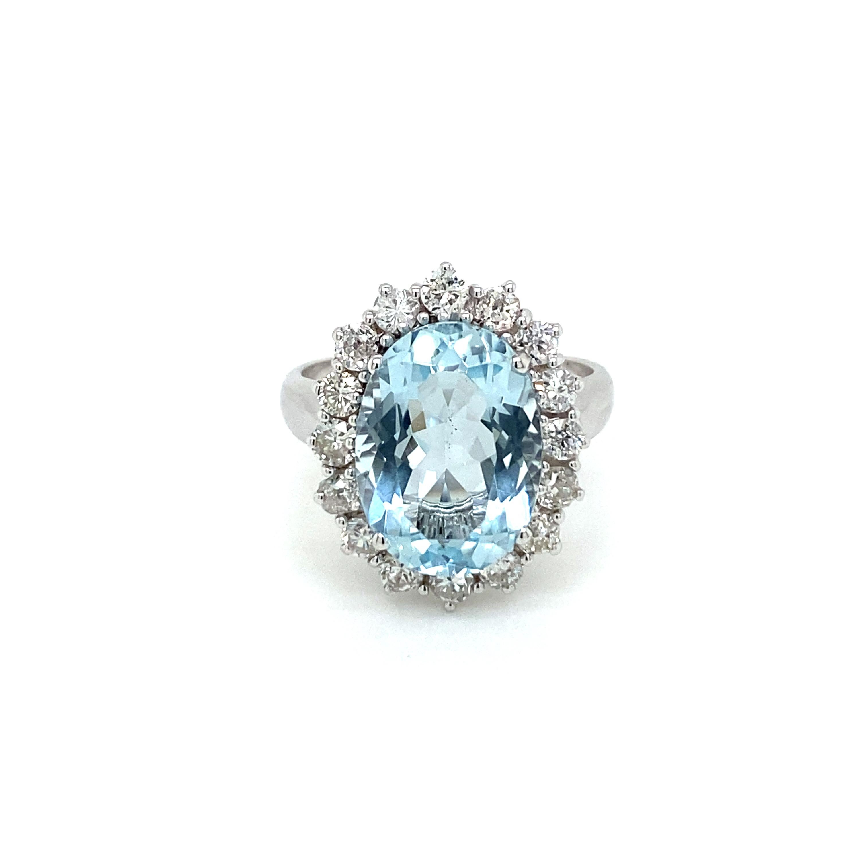 Classy and Beautiful Cluster Ring, handcrafted in 18k white gold. it features a natural and vivid Aquamarine of 5 carats and is surrounded by a sparkling halo composed of round brilliant cut diamonds graded G color Vs1.

CONDITION: Excellent