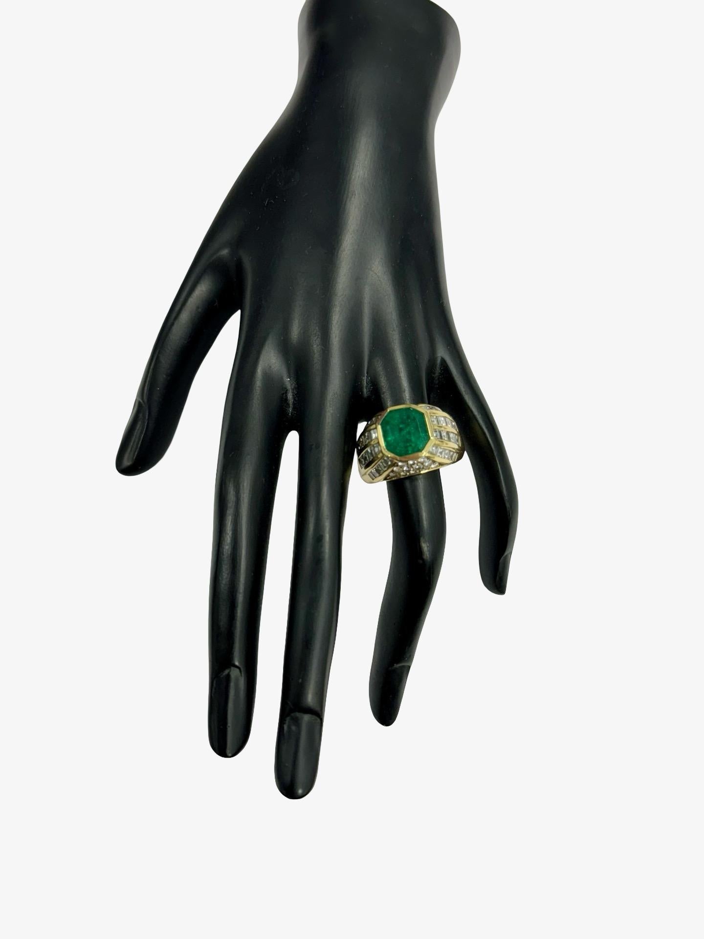 Smeraldo colombiano certificato GIA da 5,03 carati e diamanti da 3,22 carati, geometrico 18k in vendita 2