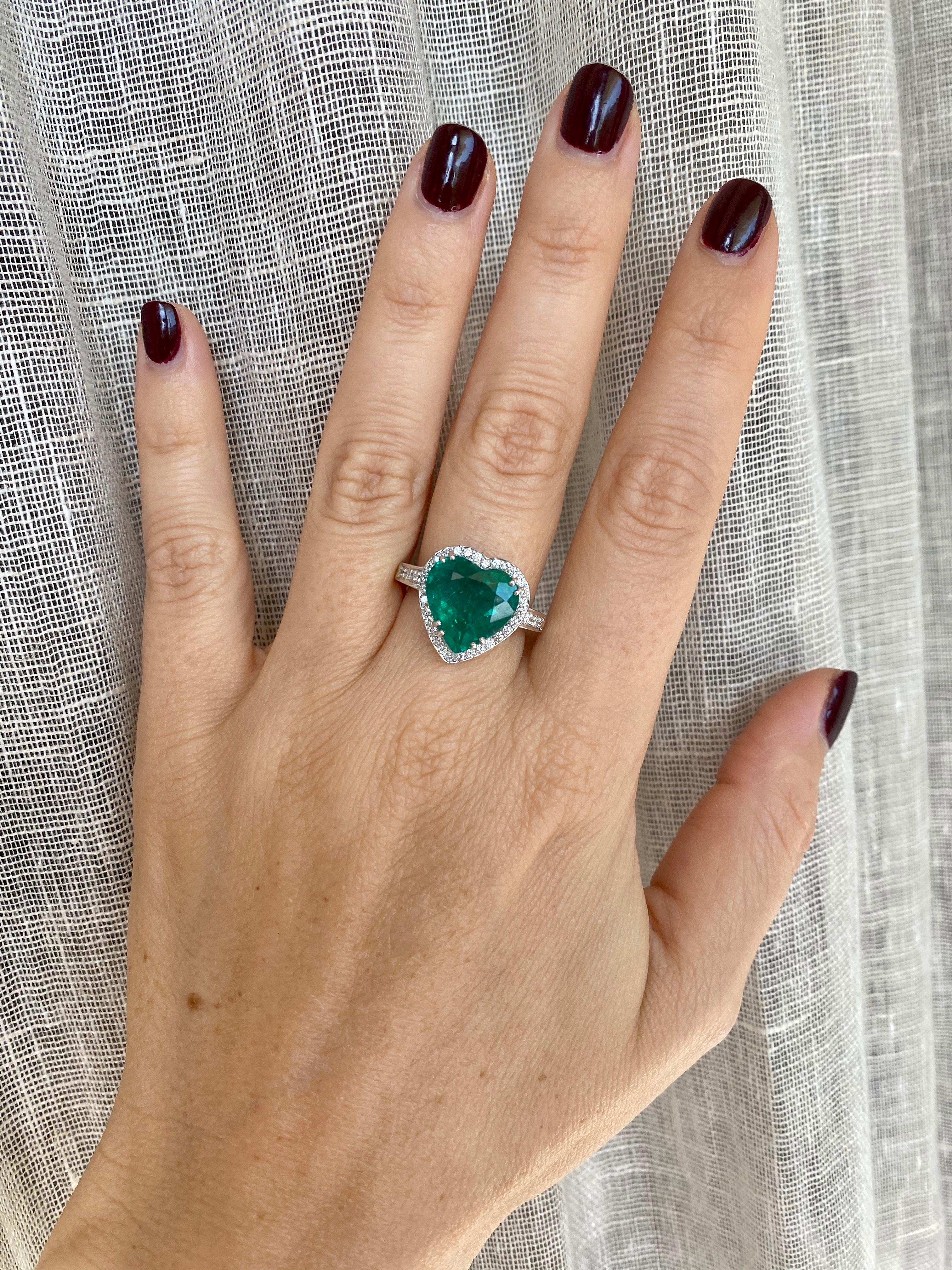 Estate 5.51 Carat Heart Colombian Emerald Diamond Gold Ring 4