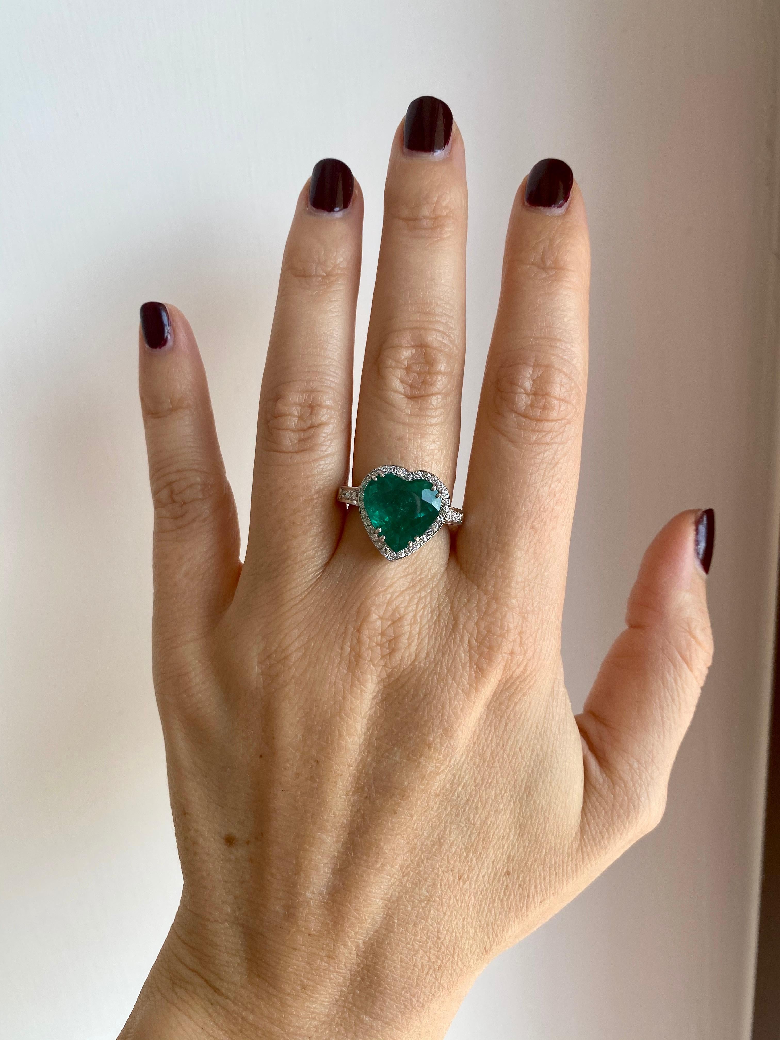 Estate 5.51 Carat Heart Colombian Emerald Diamond Gold Ring 6