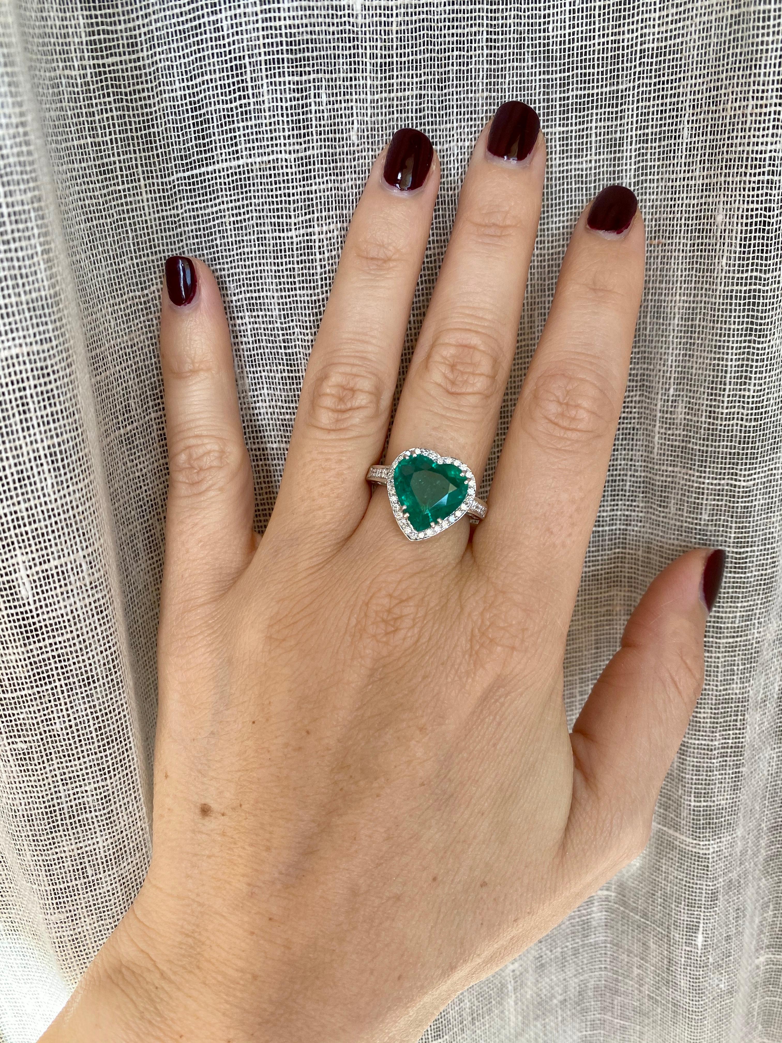 Estate 5.51 Carat Heart Colombian Emerald Diamond Gold Ring 8