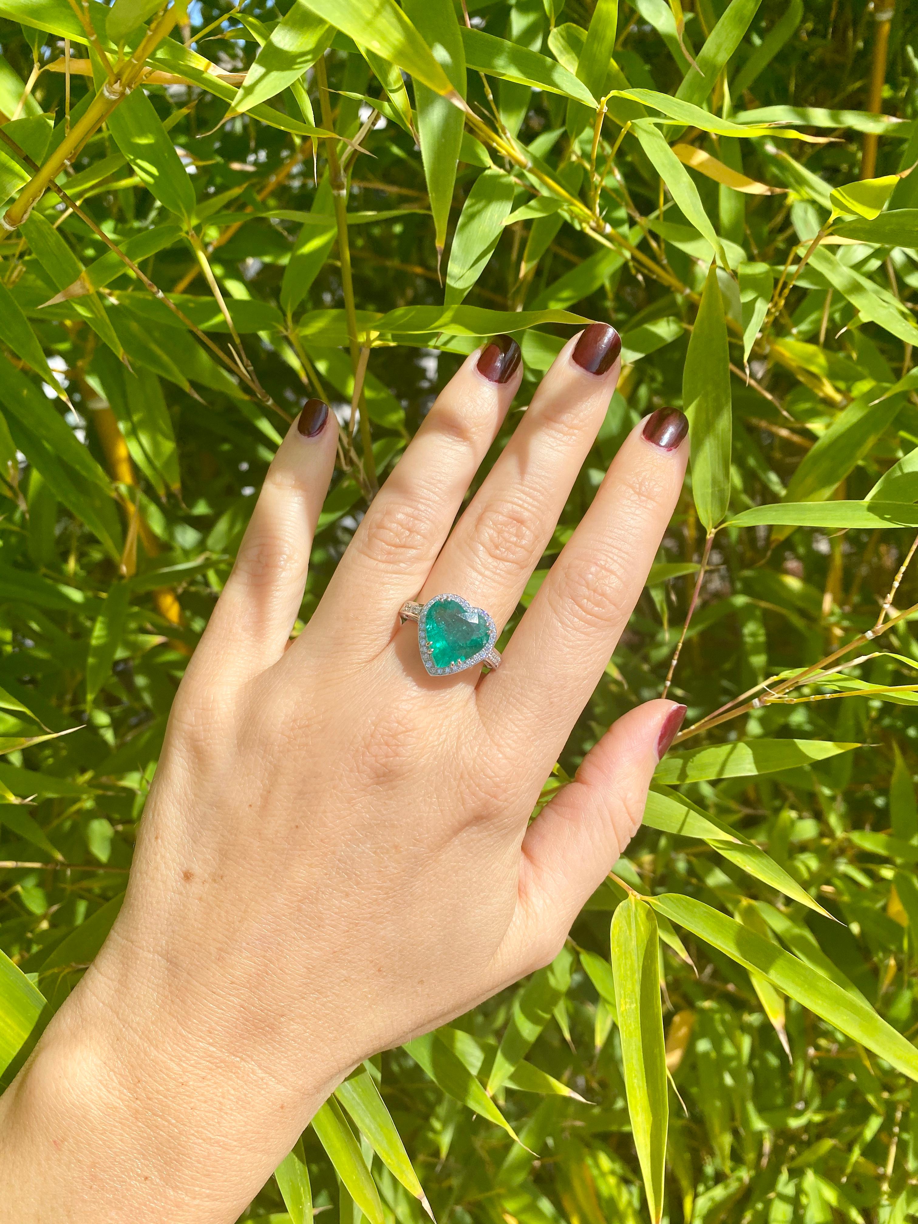 Estate 5.51 Carat Heart Colombian Emerald Diamond Gold Ring 9