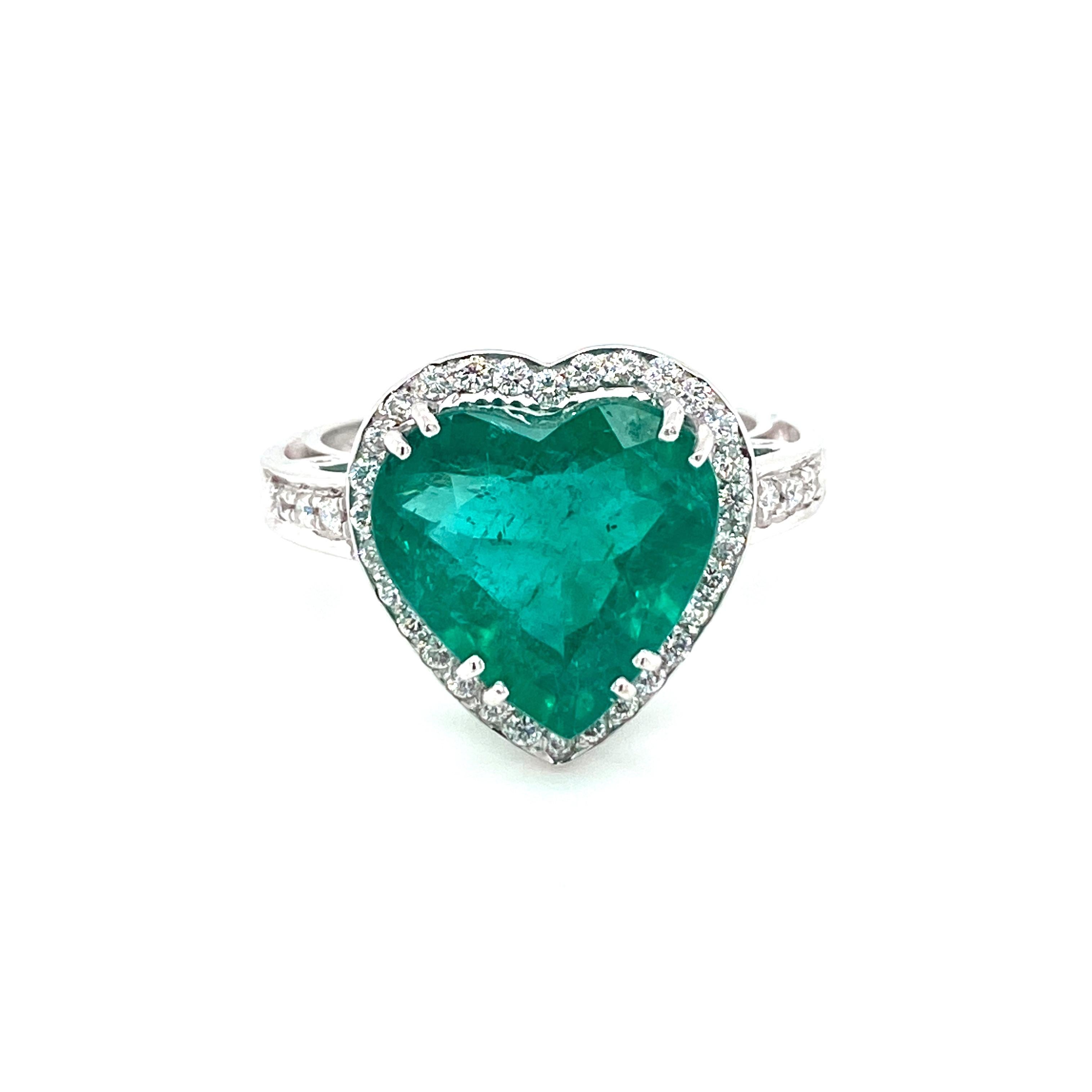 Estate 5.51 Carat Heart Colombian Emerald Diamond Gold Ring 3
