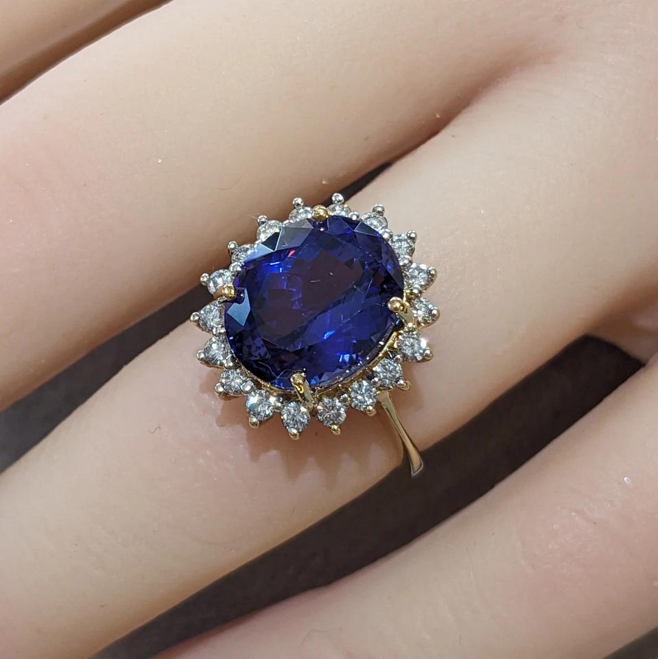 Oval Cut Estate 5cts Oval Tanzanite Ring with Halo Diamonds in 18k Yellow Gold For Sale