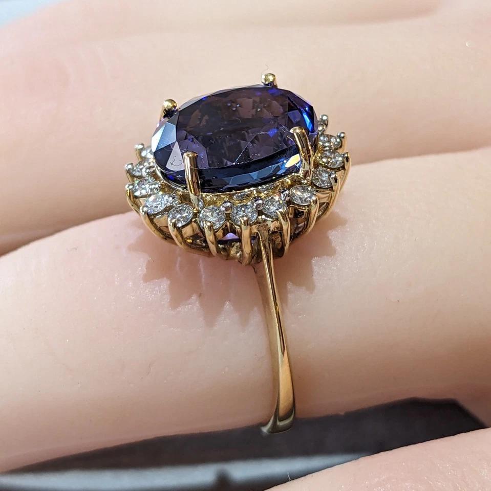 Women's Estate 5cts Oval Tanzanite Ring with Halo Diamonds in 18k Yellow Gold For Sale