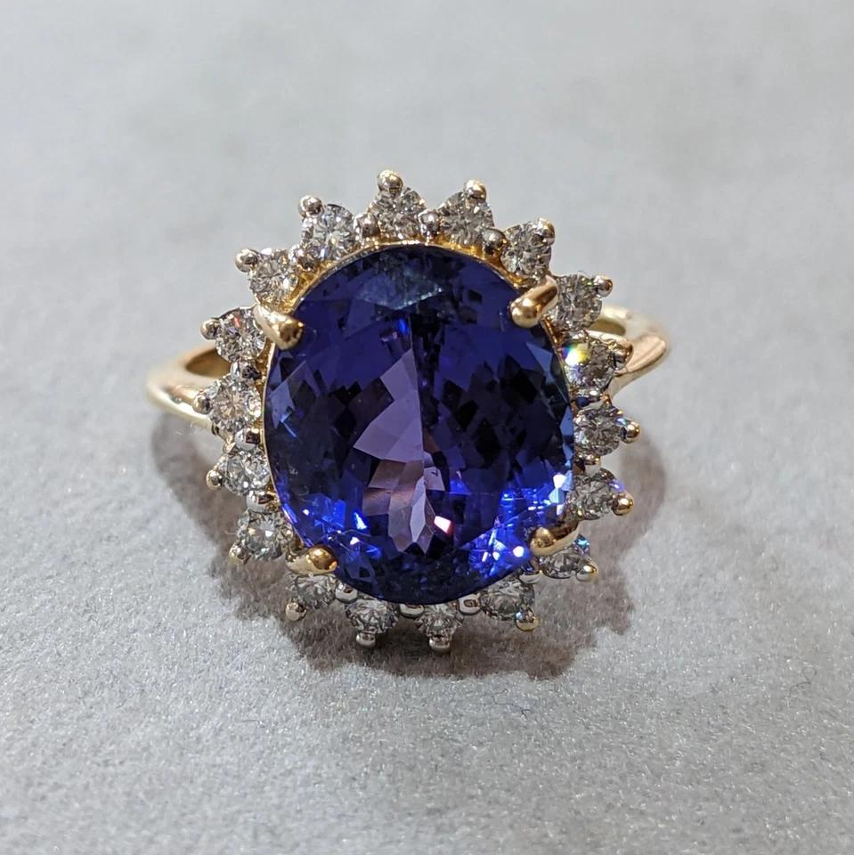 Estate 5cts Oval Tanzanite Ring with Halo Diamonds in 18k Yellow Gold For Sale 2