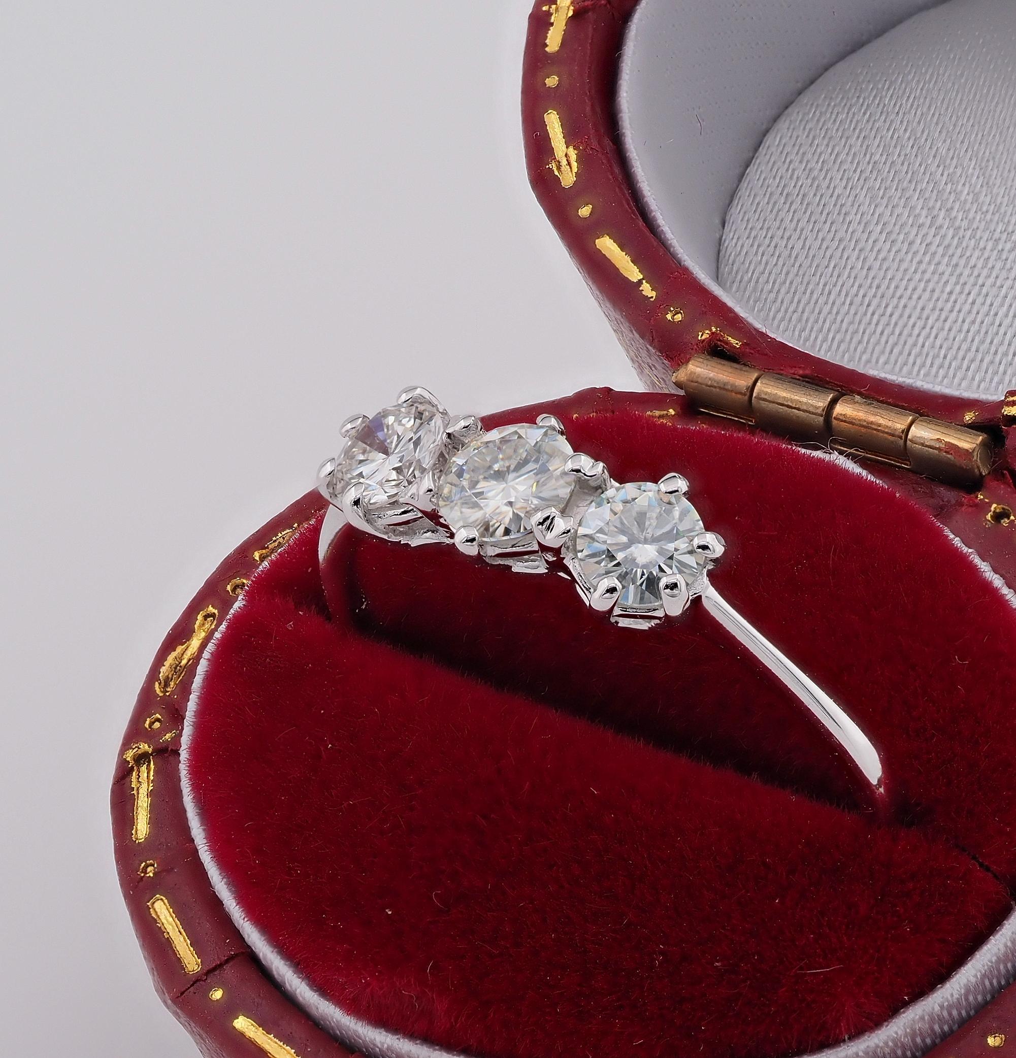 Estate .63 Ct Three Stone Diamond F/G VVS 18 KT Ring In Good Condition For Sale In Napoli, IT
