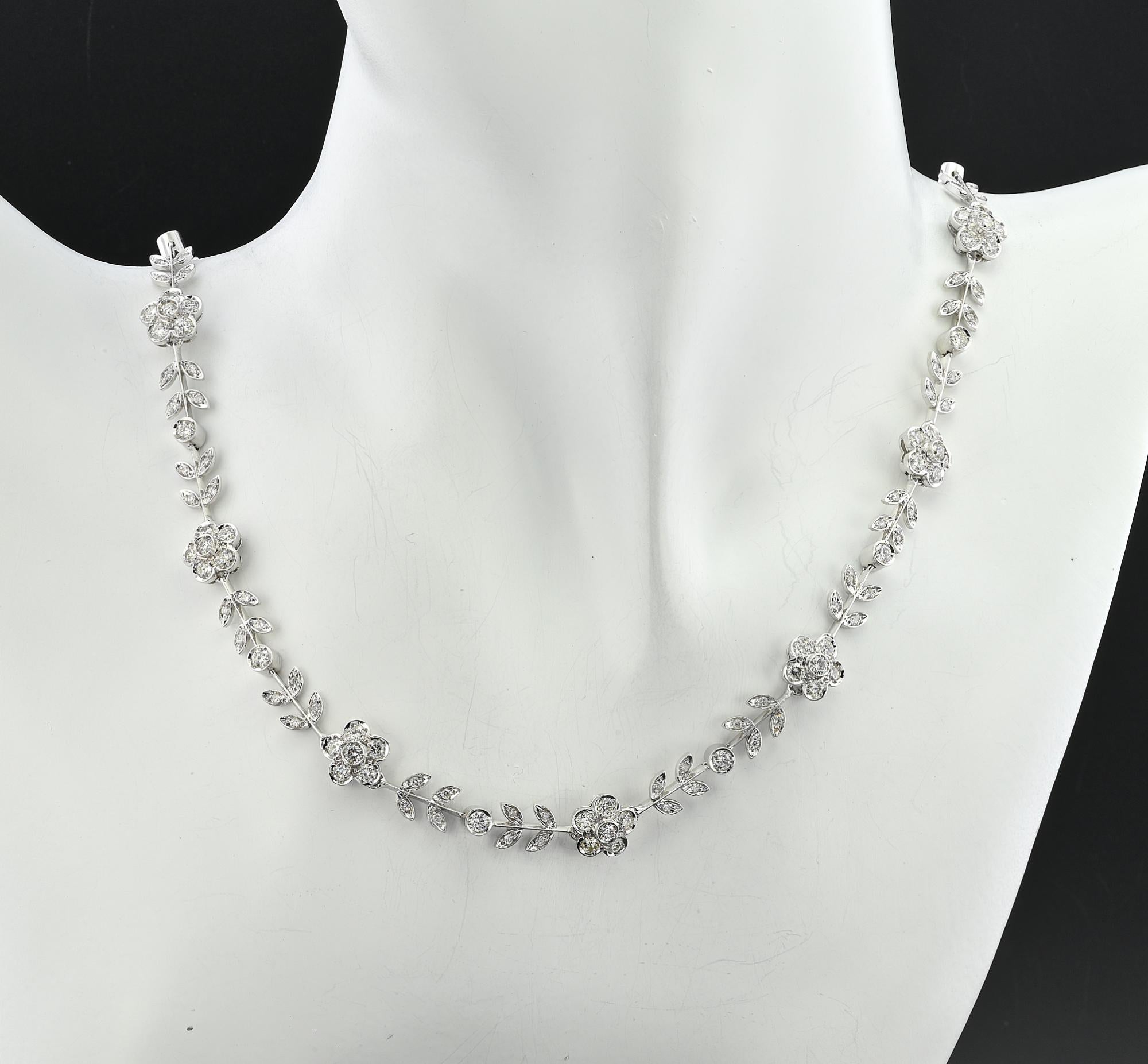 Estate 6.50 Ct G VVS Diamond Flower Leaf 18 Kt Necklace For Sale 5