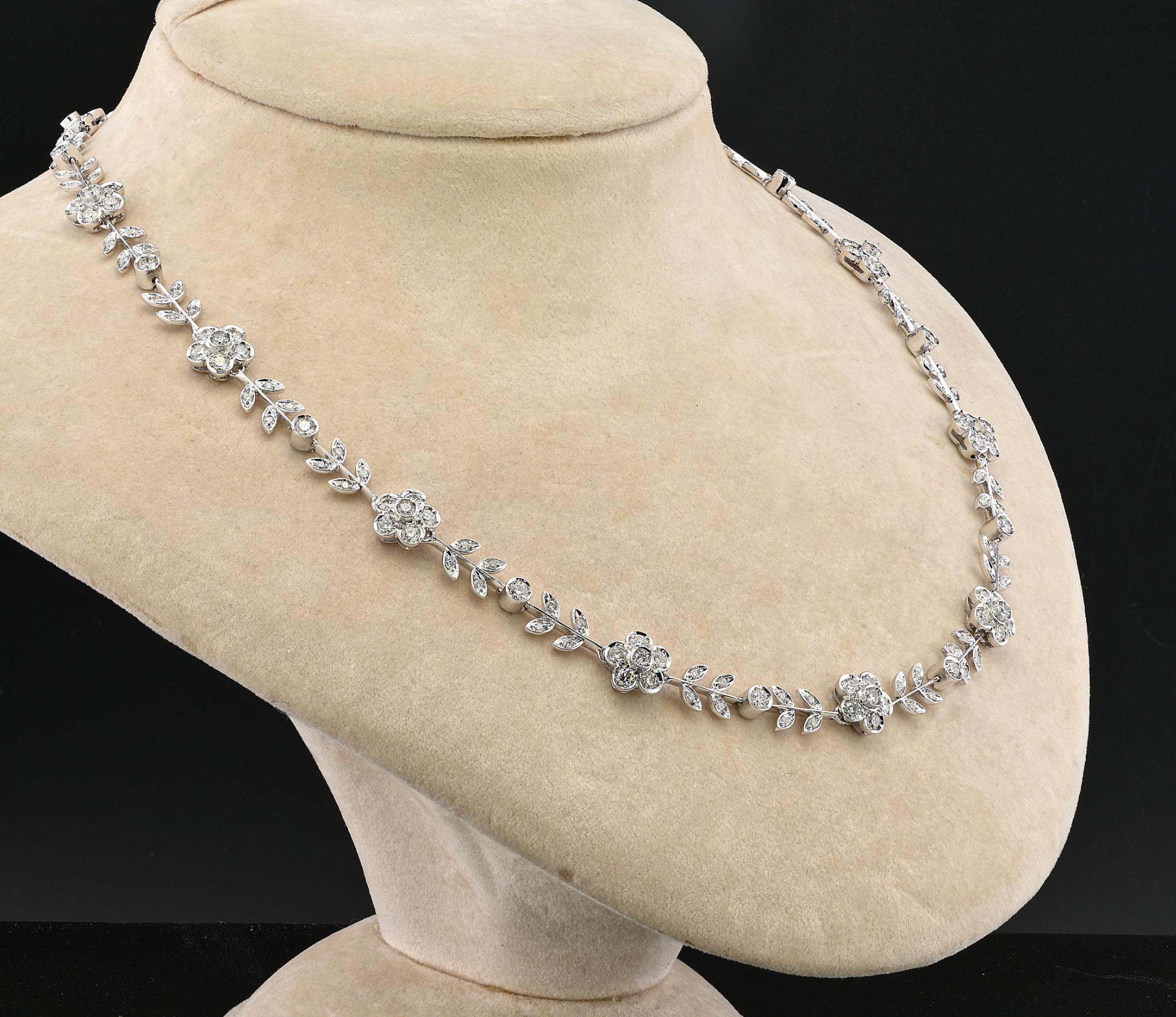 Estate 6.50 Ct G VVS Diamond Flower Leaf 18 Kt Necklace In Good Condition For Sale In Napoli, IT