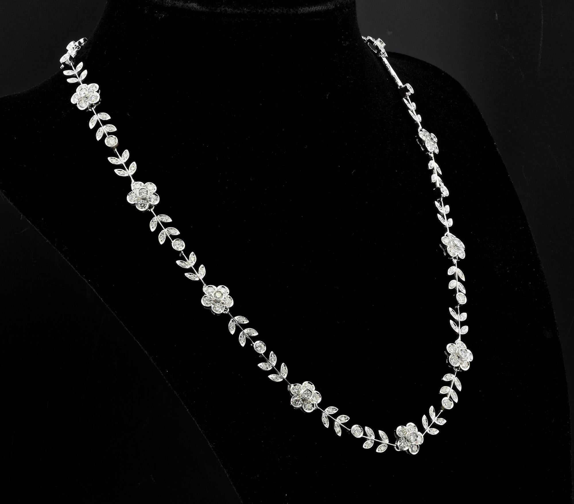 Women's Estate 6.50 Ct G VVS Diamond Flower Leaf 18 Kt Necklace For Sale