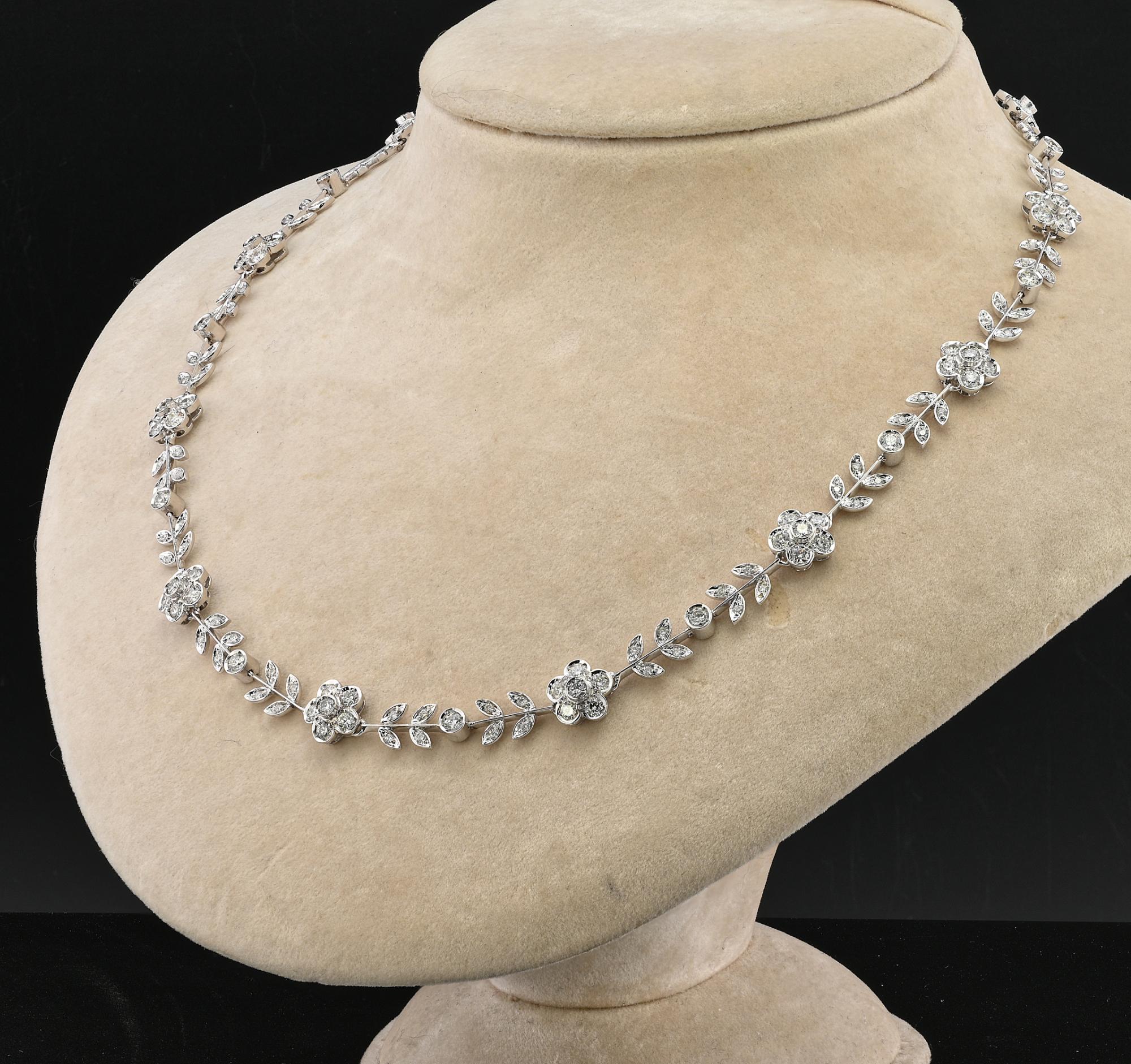 Estate 6.50 Ct G VVS Diamond Flower Leaf 18 Kt Necklace For Sale 1