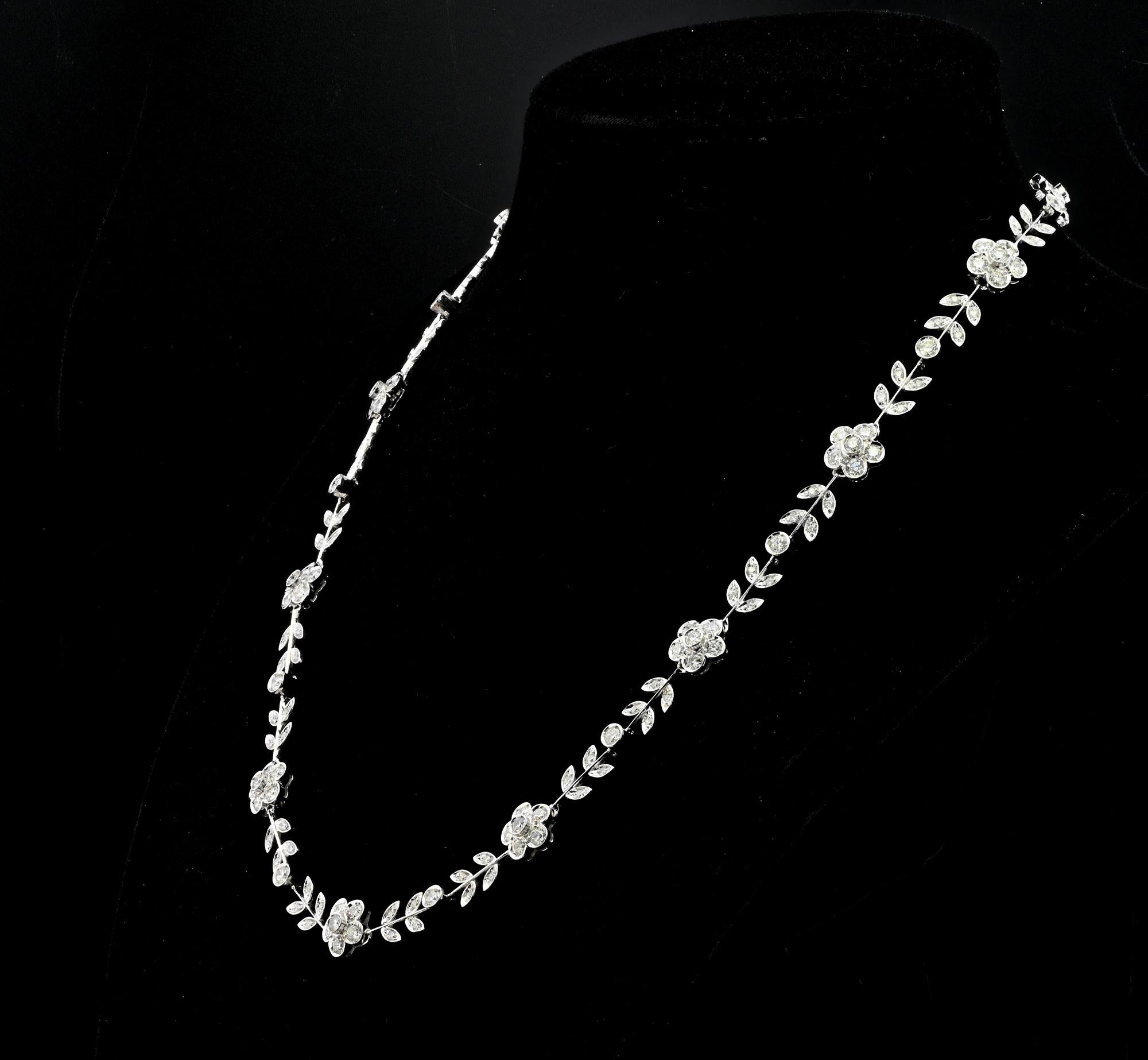 Estate 6.50 Ct G VVS Diamond Flower Leaf 18 Kt Necklace For Sale 2