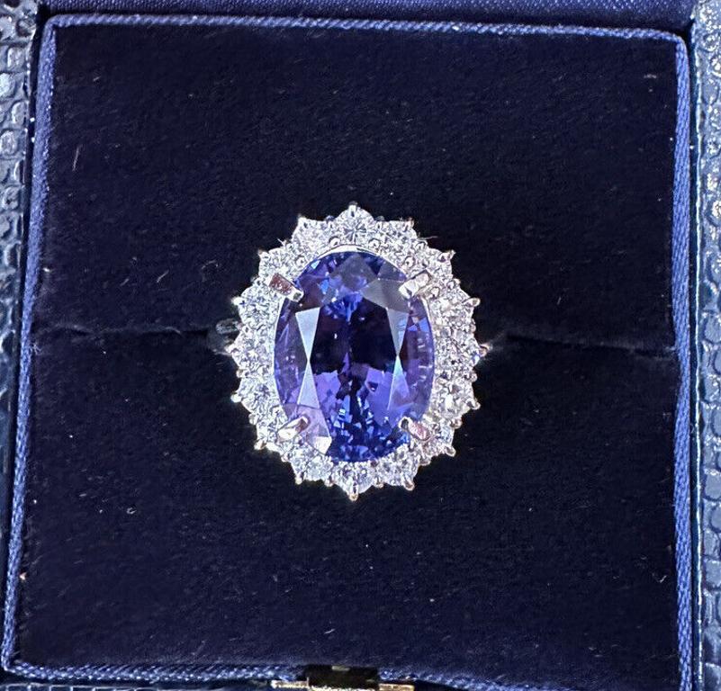 Nachlass 6,63 Karat ovaler Tansanit Ring mit Halo-Diamant in Platin (Ovalschliff) im Angebot
