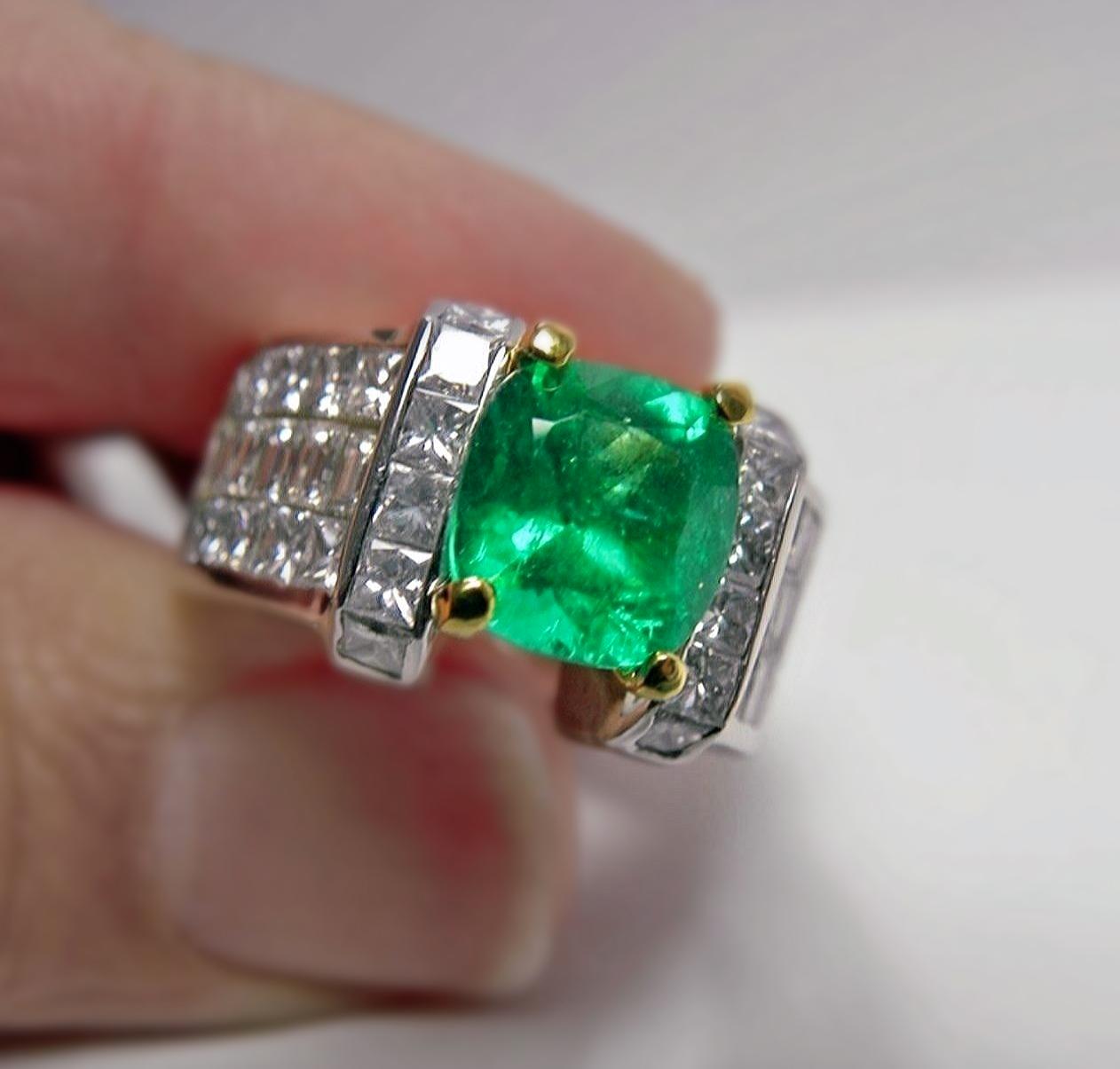 7.56 Carat Fine Natural Colombian Emerald Diamond Ring 18K Unisex For Sale 2