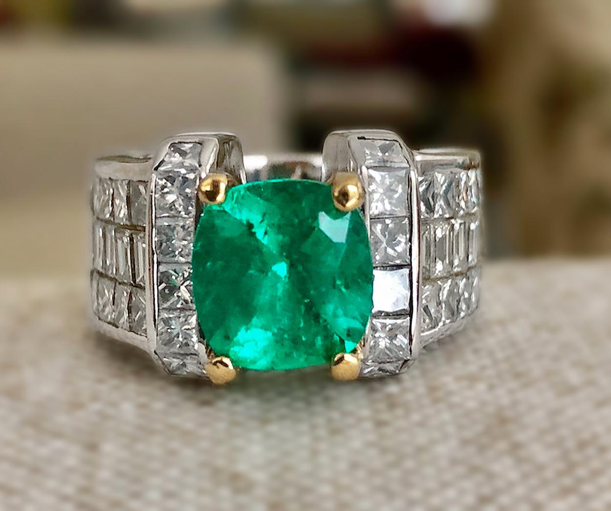 7.56 Carat Fine Natural Colombian Emerald Diamond Ring 18K Unisex For Sale 4