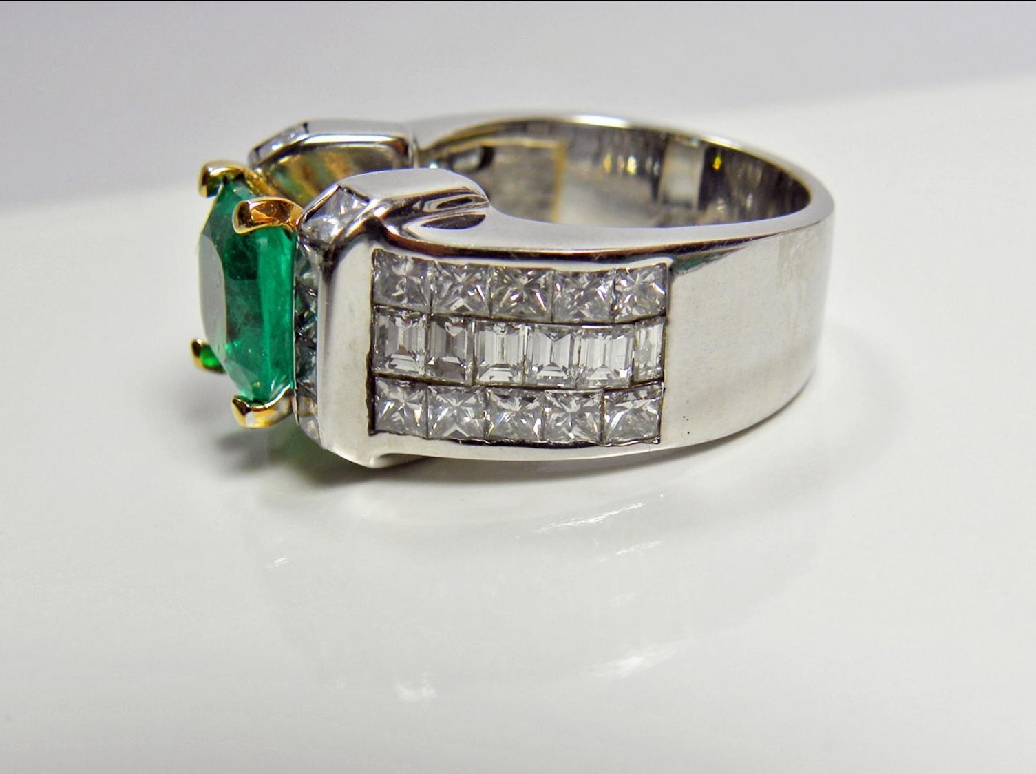7.56 Carat Fine Natural Colombian Emerald Diamond Ring 18K Unisex For Sale 1