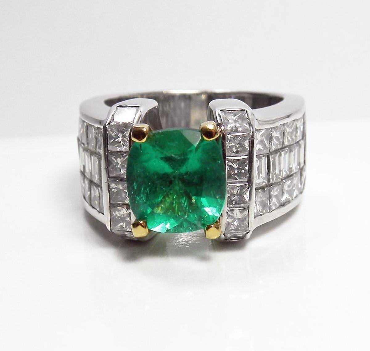 7.56 Carat Fine Natural Colombian Emerald Diamond Ring 18K Unisex For Sale 5