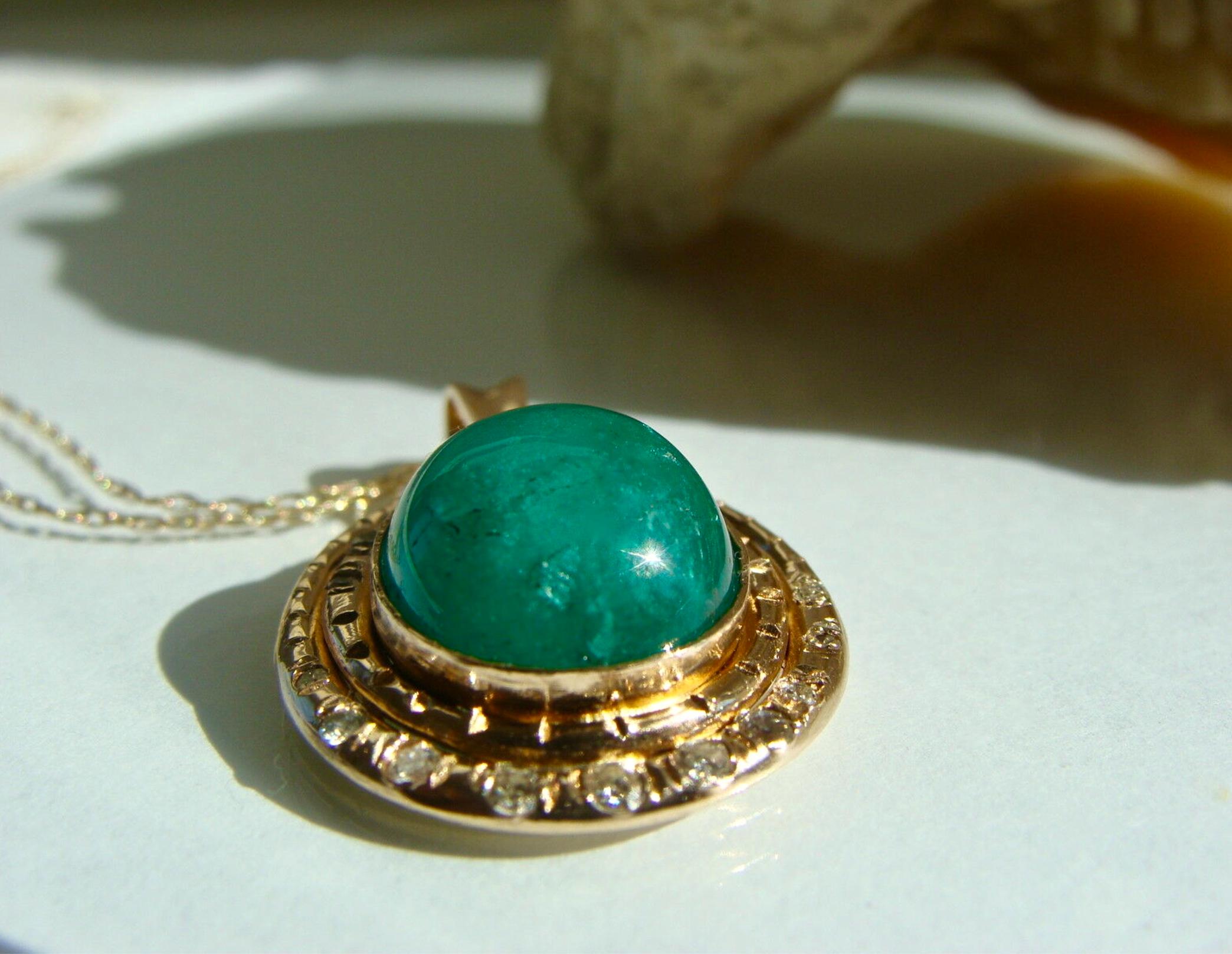 cabochon emerald pendant
