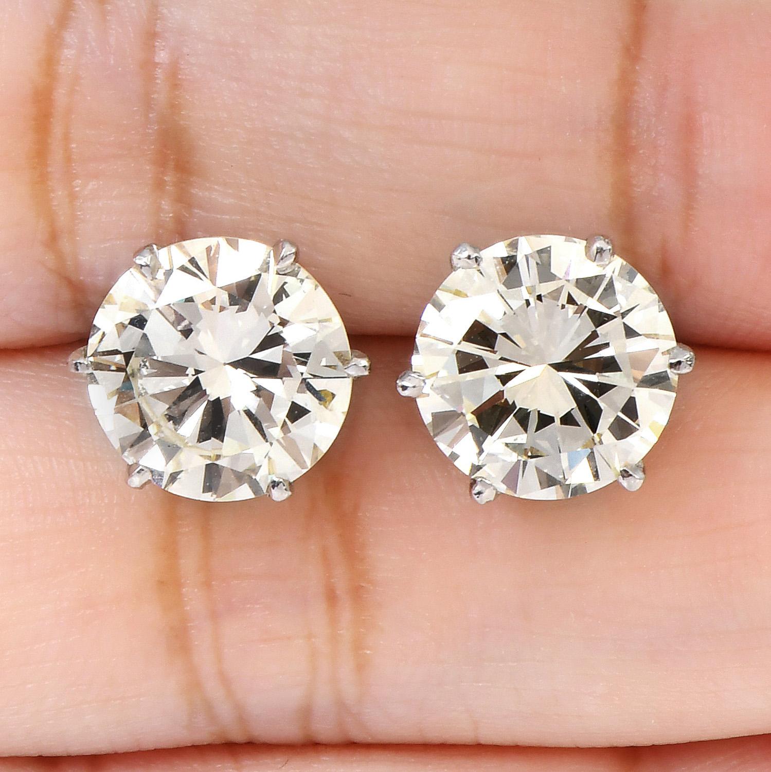 Estate 8.63 Ct Round Cut Diamond Platinum Remarkable Stud Earrings For Sale 1