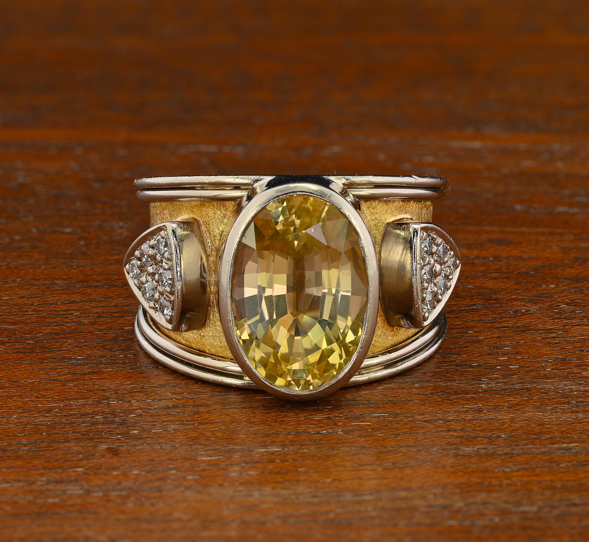 This outstanding estate has been skillfully hand crafted of 18 Kt gold, bears English hallmarks
Awesome combination of design, craftsmanship and gemstones which together create a timeless chic style
Focal point is a fascinating just shy of 9.0 full